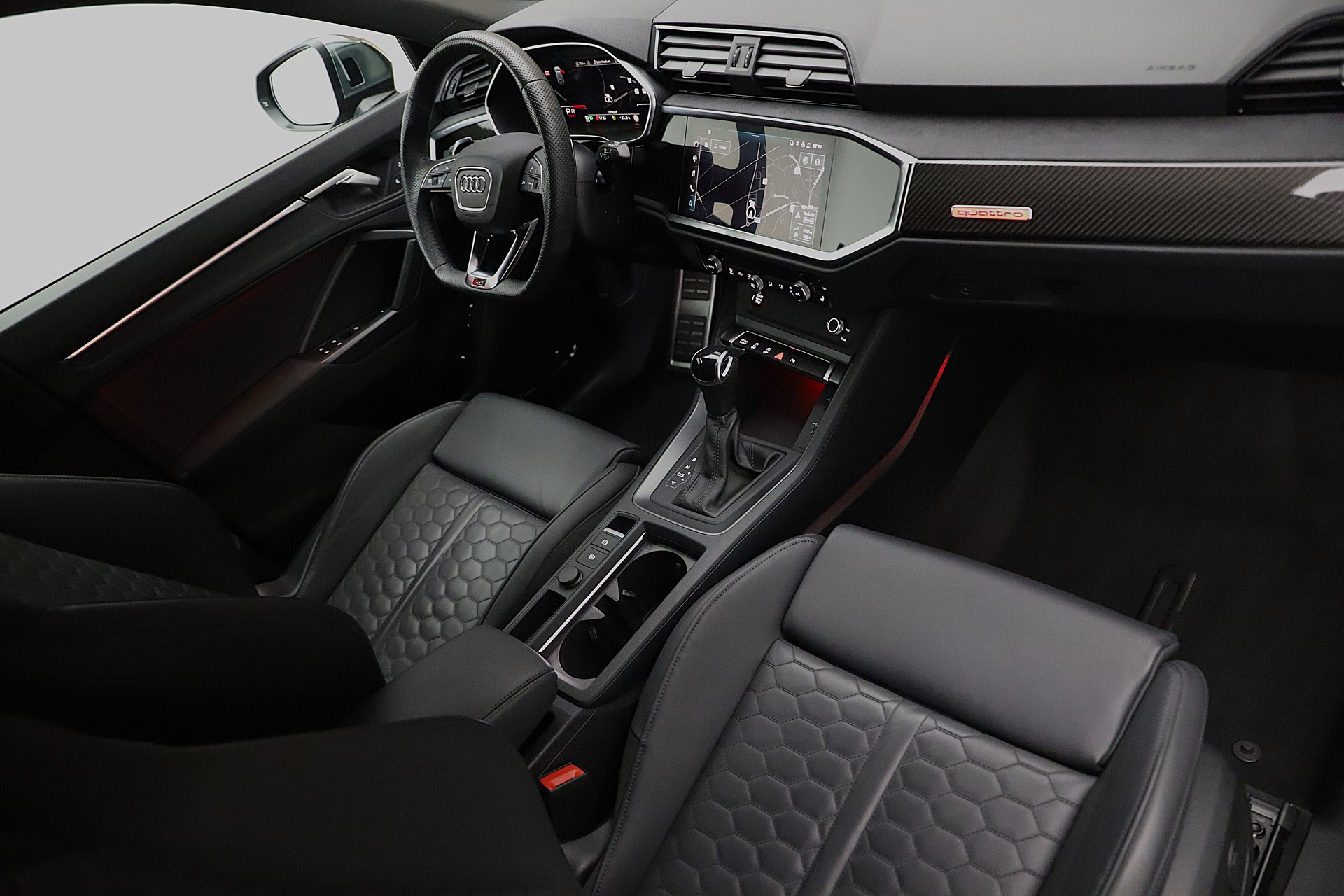 AUDI RS Q3 2.5 TFSI quattro S tronic * Leder mit Rautensteppung *-image-5