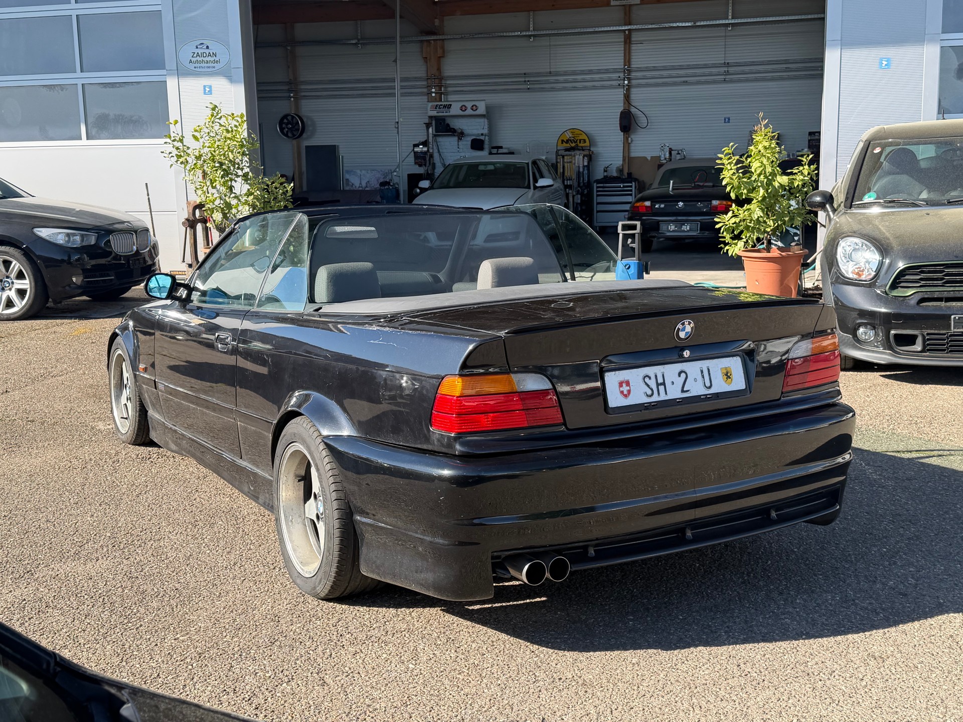 BMW 325i Cabrio-image-3
