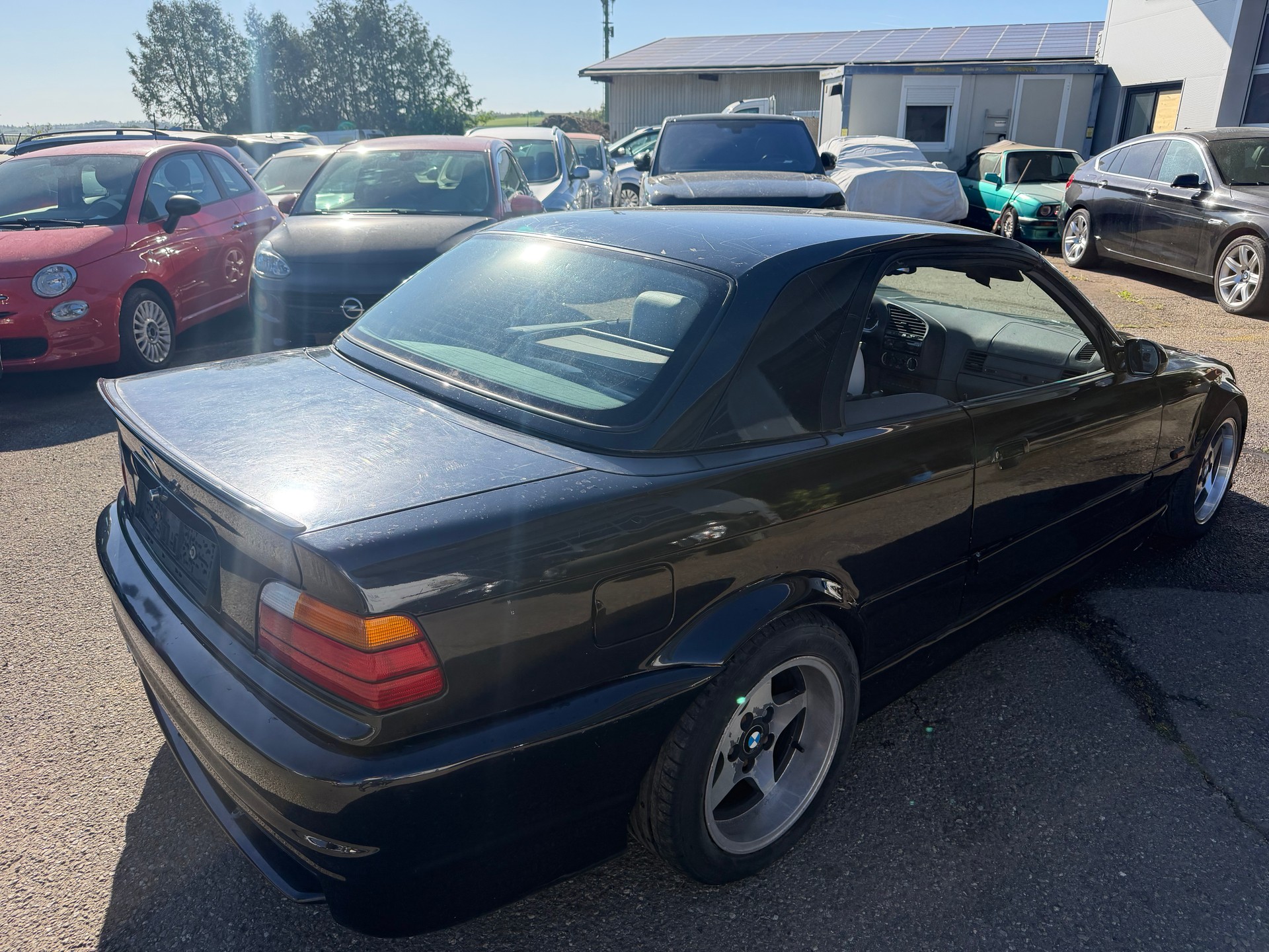 BMW 325i Cabrio-image-10