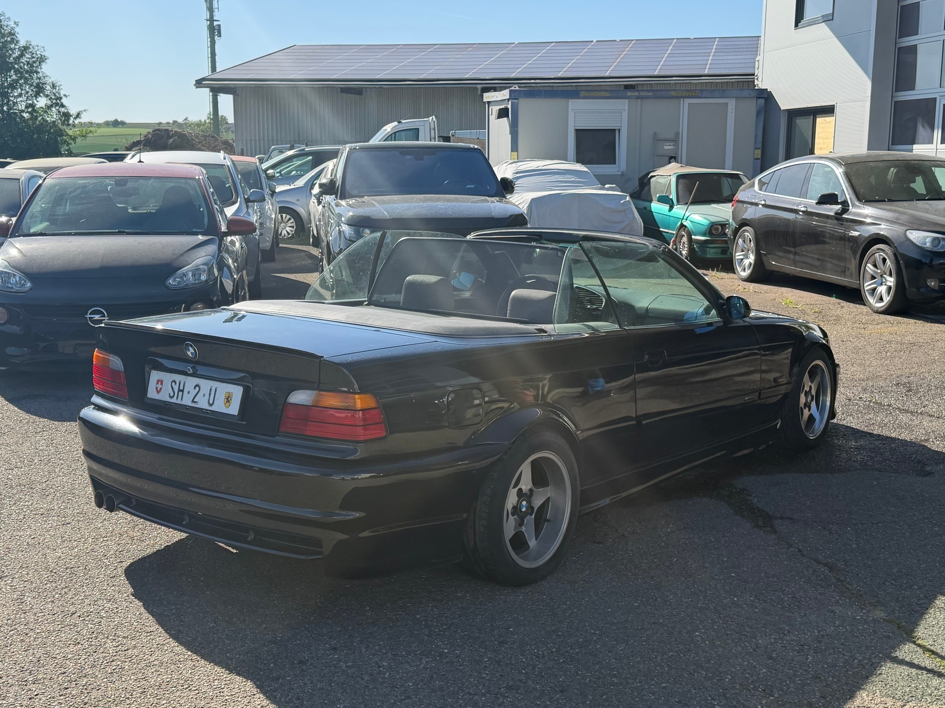 BMW 325i Cabrio-image-5