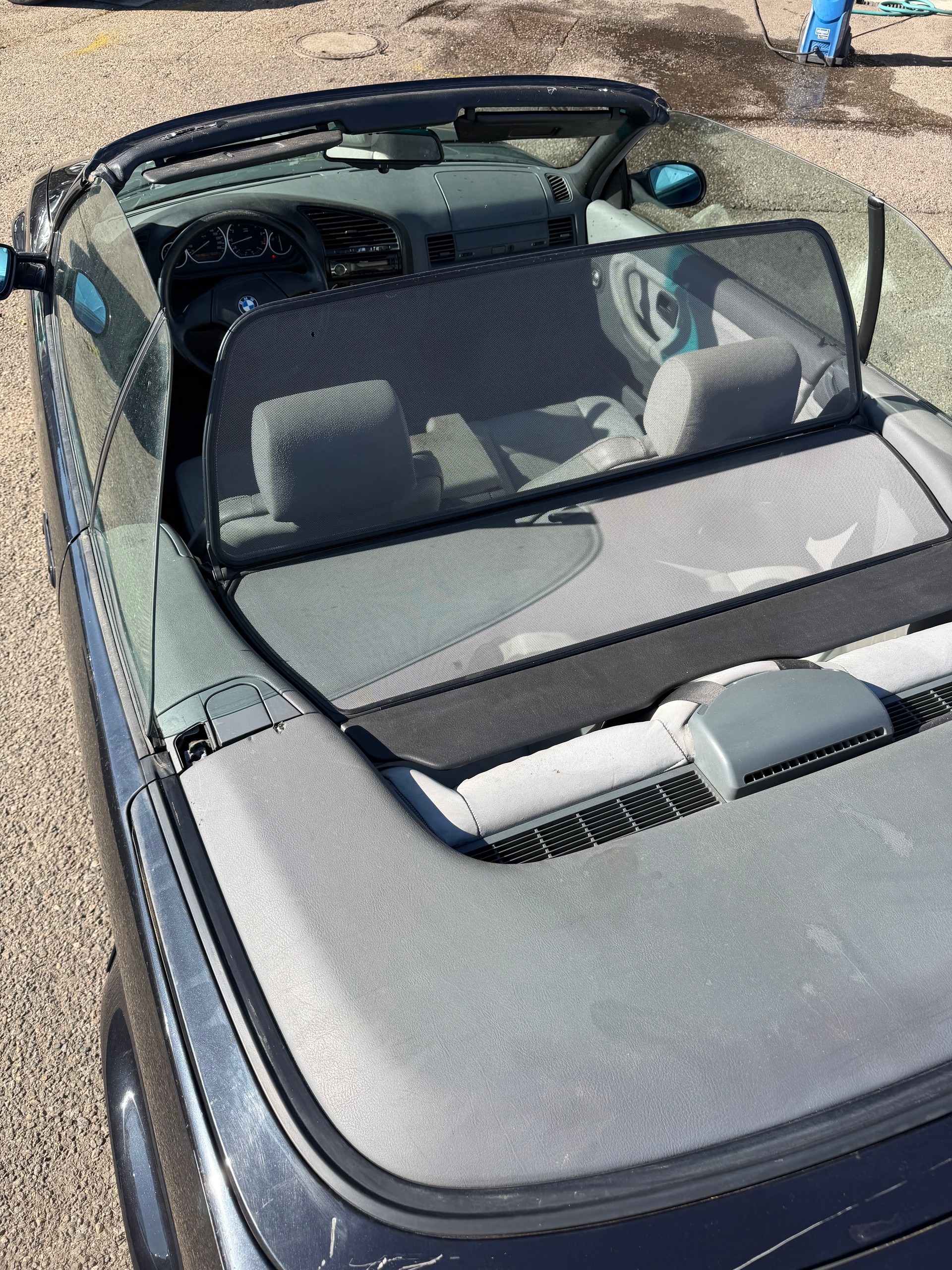 BMW 325i Cabrio-image-6