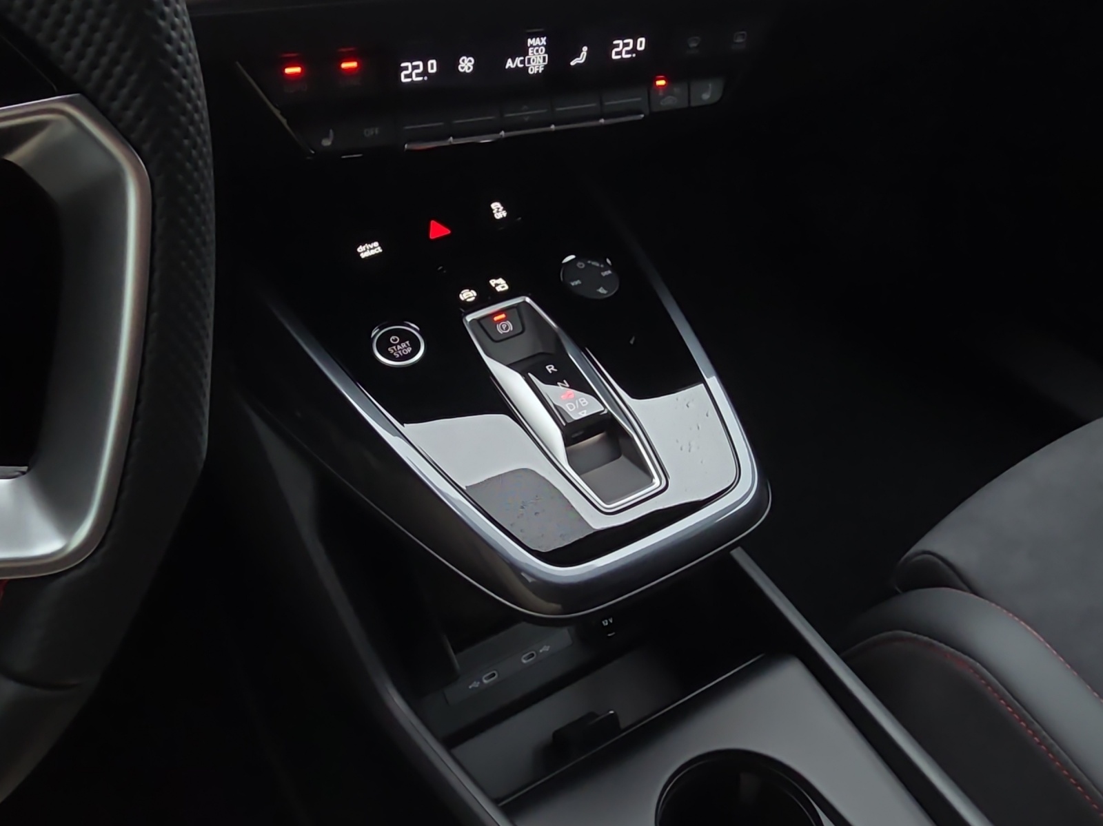 AUDI Q4 e-tron 45 Edition Swiss Ski quattro-image-11