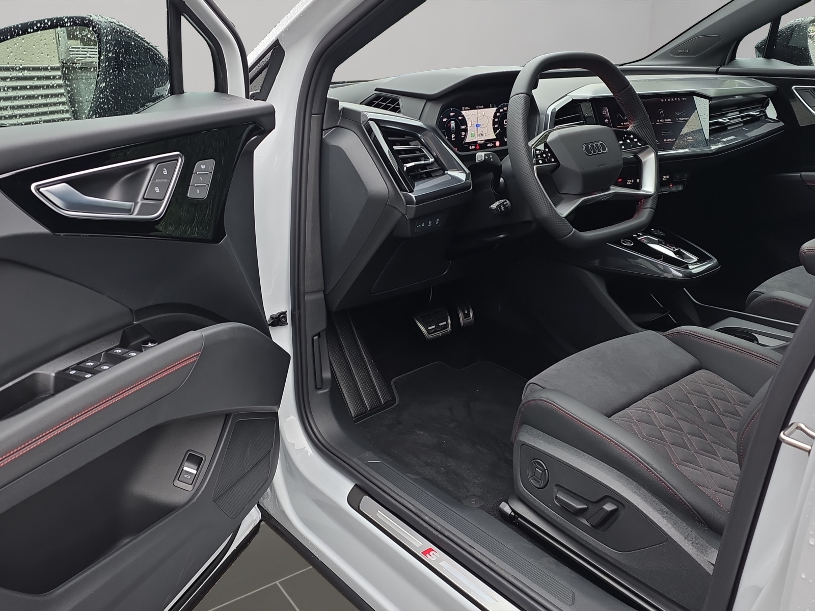 AUDI Q4 e-tron 45 Edition Swiss Ski quattro-image-4