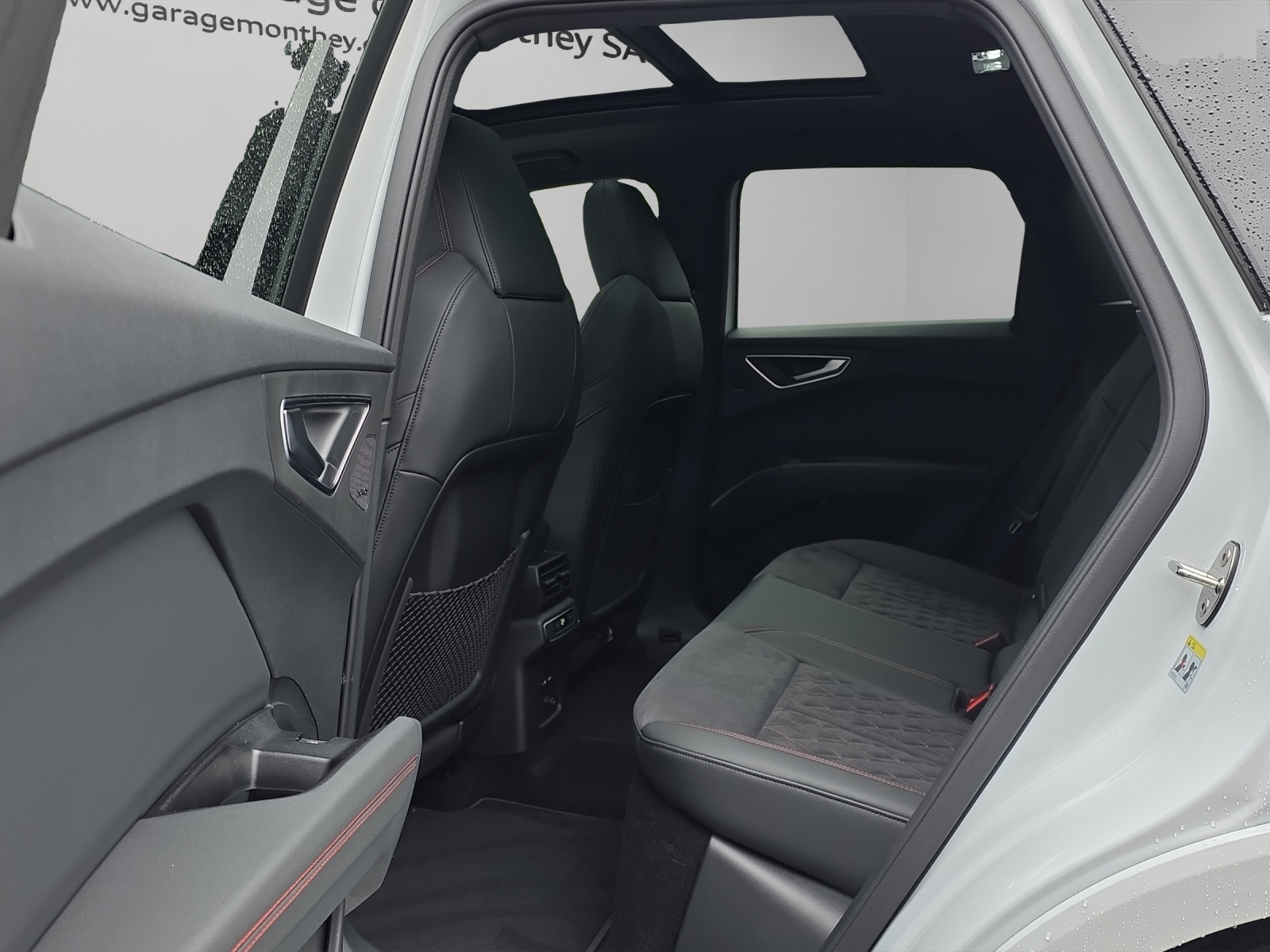 AUDI Q4 e-tron 45 Edition Swiss Ski quattro-image-6