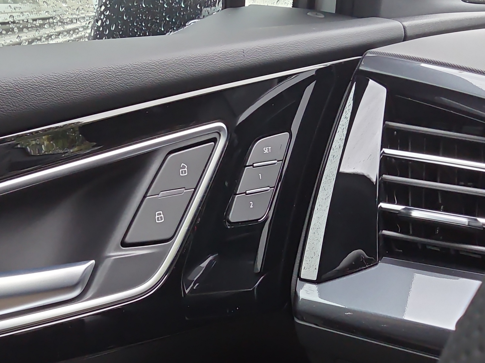 AUDI Q4 e-tron 45 Edition Swiss Ski quattro-image-12