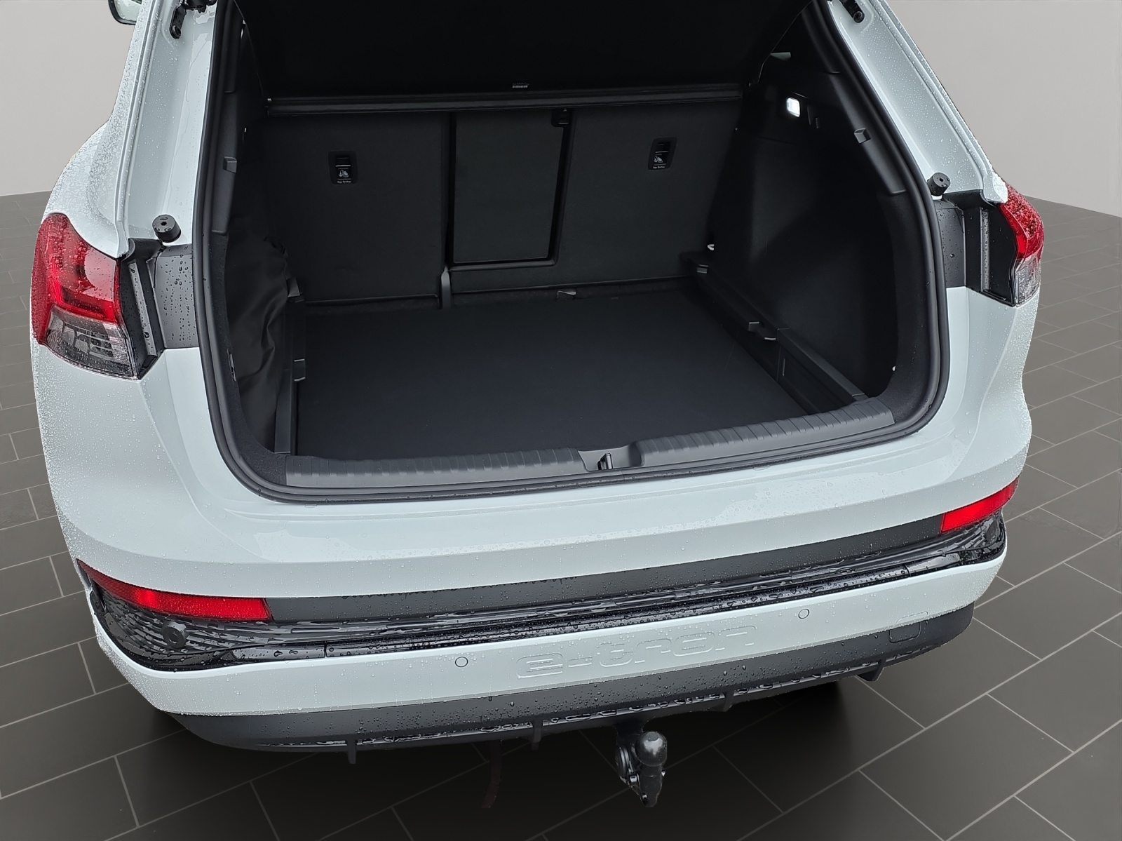 AUDI Q4 e-tron 45 Edition Swiss Ski quattro-image-15