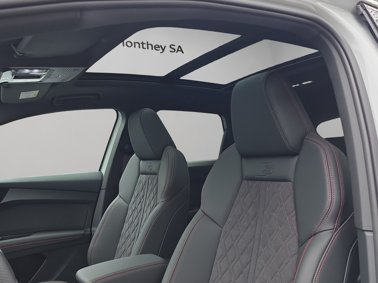 AUDI Q4 e-tron 45 Edition Swiss Ski quattro-image-5
