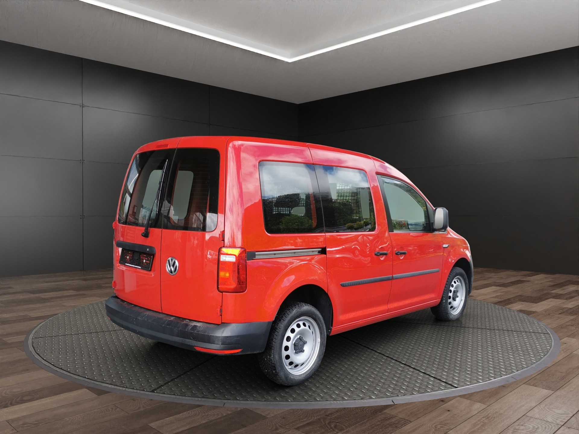 VW Caddy 2.0TDI 4Motion BlueMotion Technology-image-5