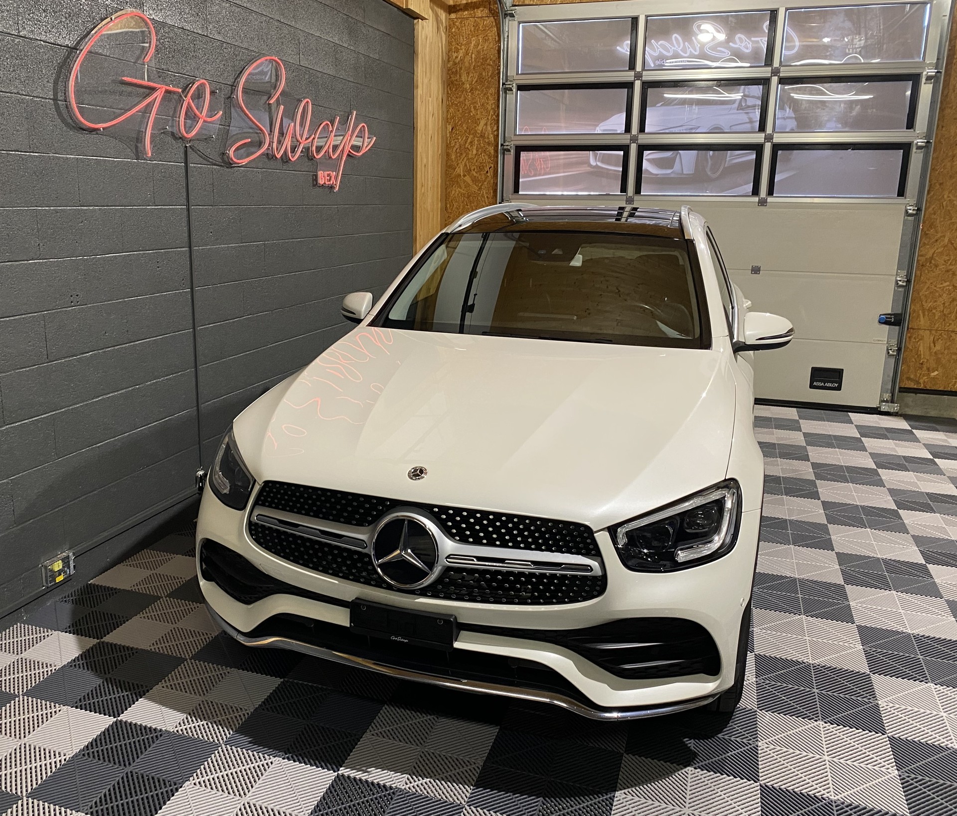 MERCEDES-BENZ GLC 200 Off-Road AMG Line 4Matic 9G-Tronic-image-6