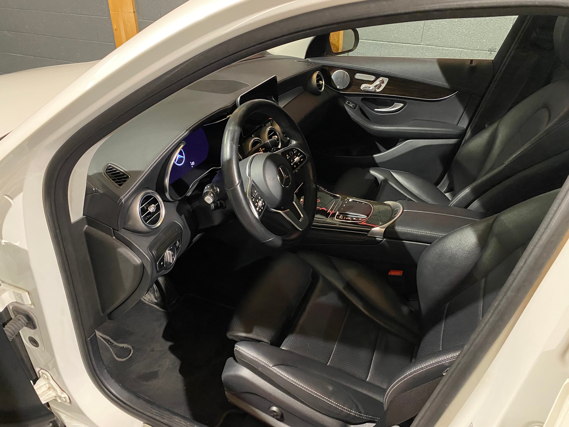 MERCEDES-BENZ GLC 200 Off-Road AMG Line 4Matic 9G-Tronic-image-17