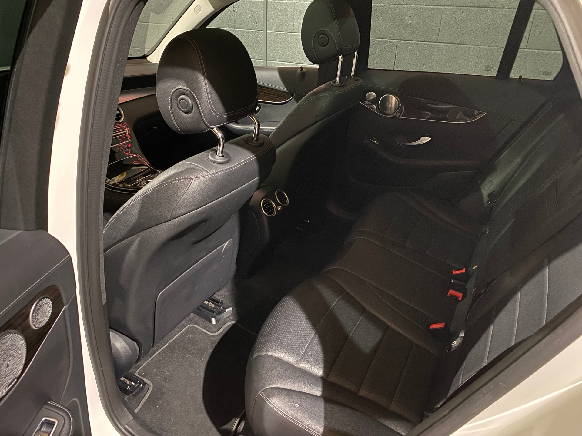 MERCEDES-BENZ GLC 200 Off-Road AMG Line 4Matic 9G-Tronic-image-19