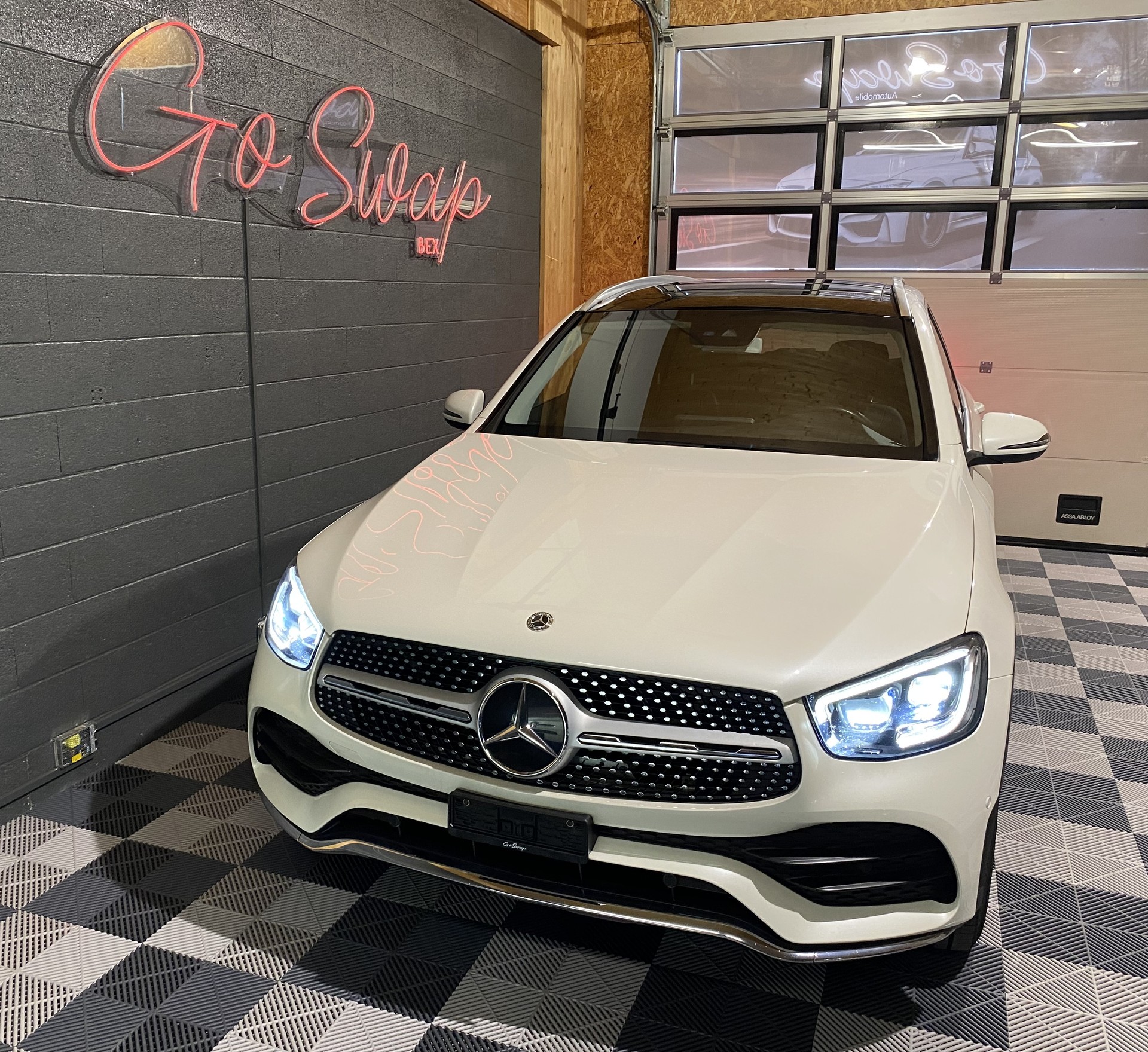 MERCEDES-BENZ GLC 200 Off-Road AMG Line 4Matic 9G-Tronic-image-5