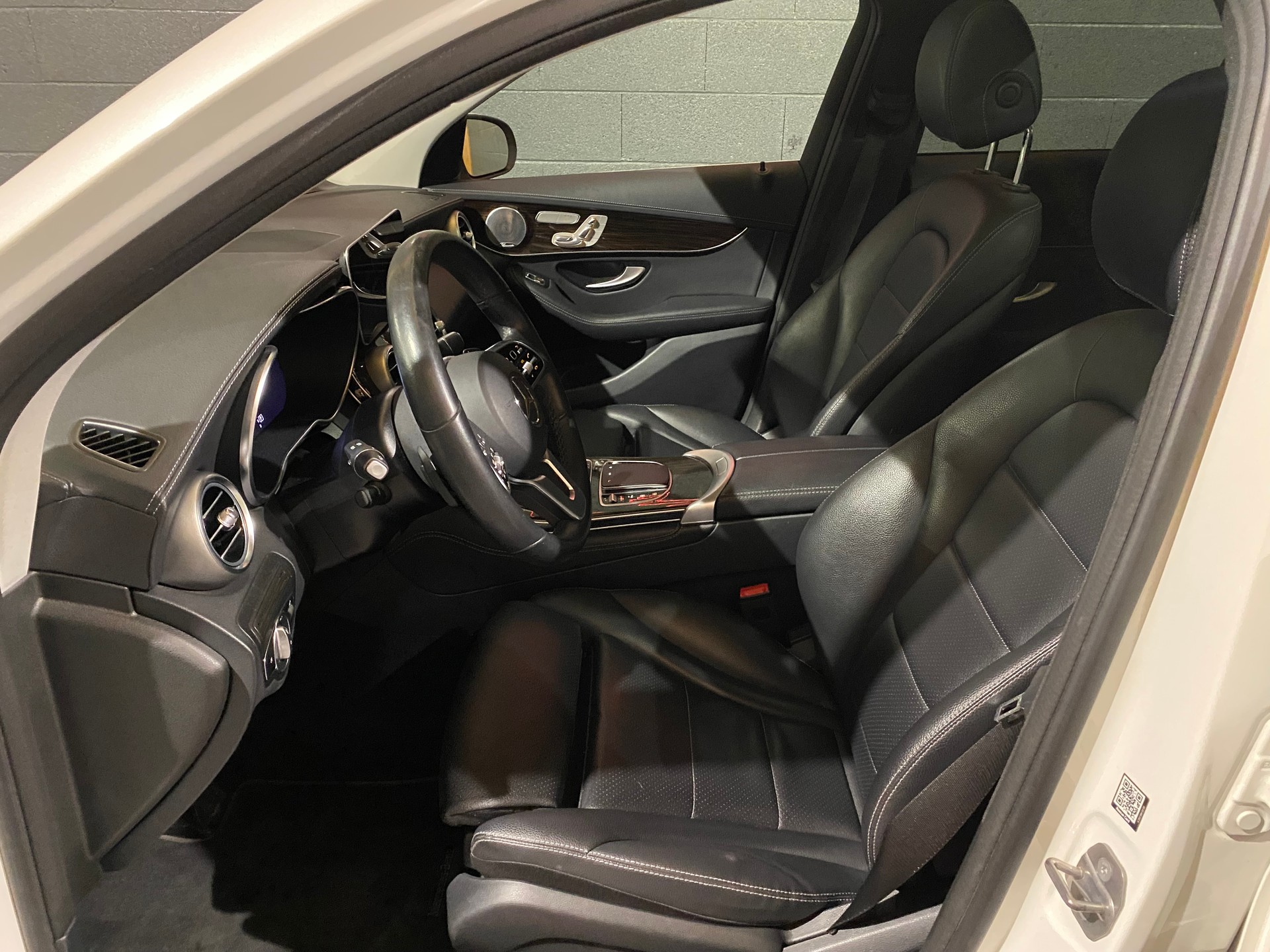 MERCEDES-BENZ GLC 200 Off-Road AMG Line 4Matic 9G-Tronic-image-18