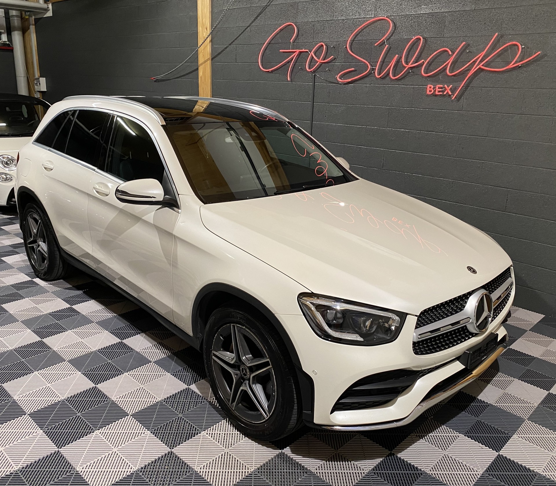 MERCEDES-BENZ GLC 200 Off-Road AMG Line 4Matic 9G-Tronic-image-0