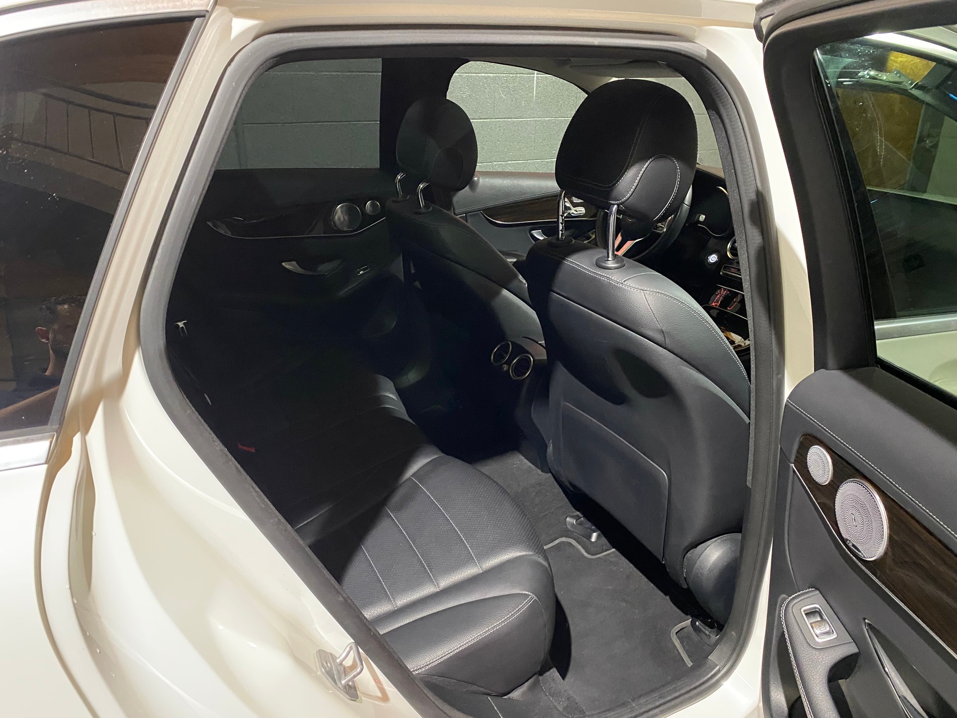 MERCEDES-BENZ GLC 200 Off-Road AMG Line 4Matic 9G-Tronic-image-12