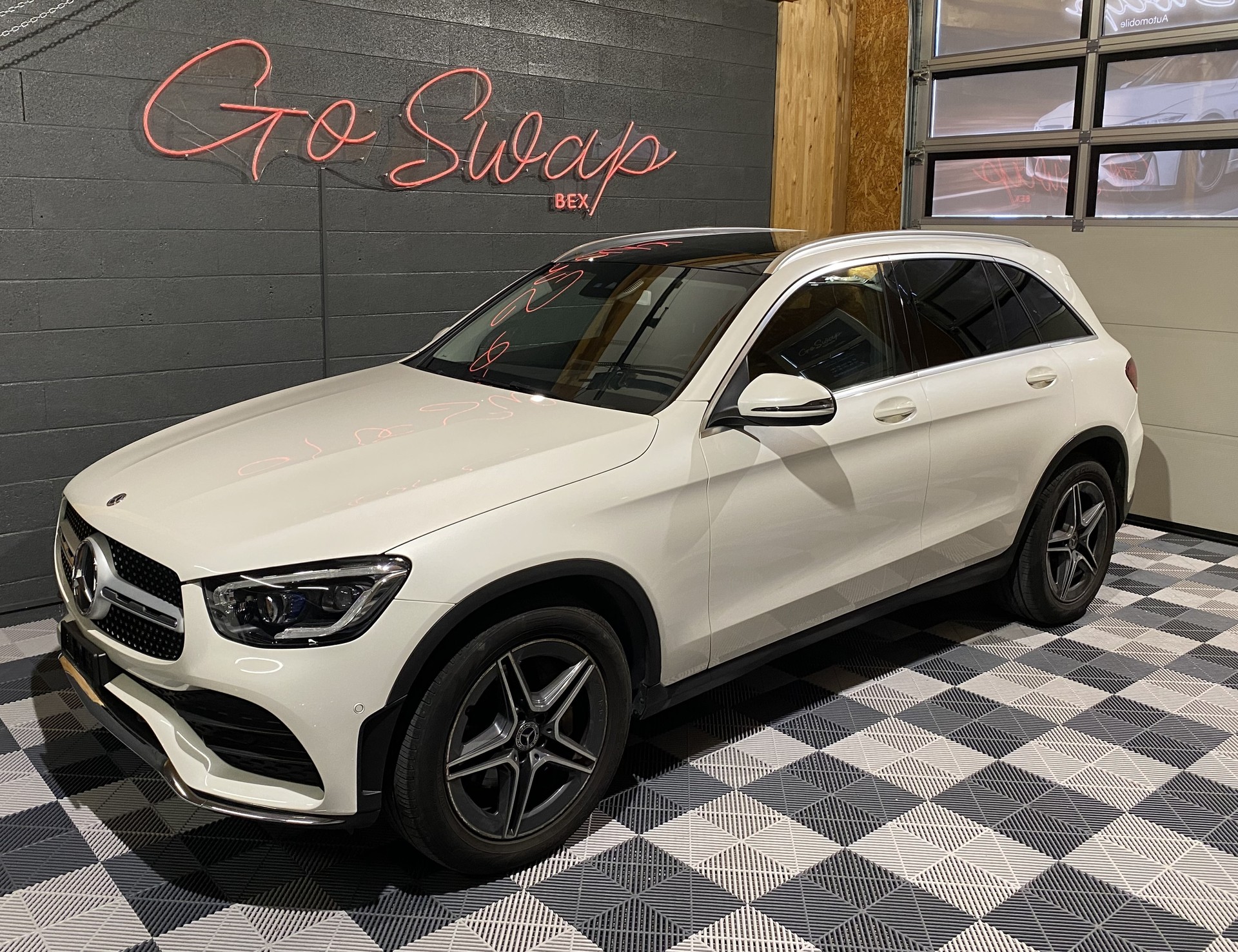 MERCEDES-BENZ GLC 200 Off-Road AMG Line 4Matic 9G-Tronic-image-7