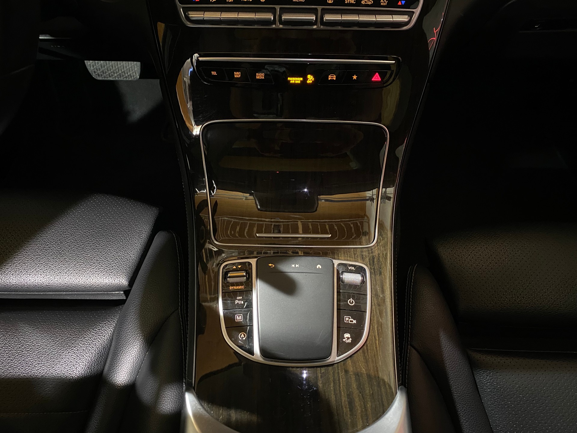 MERCEDES-BENZ GLC 200 Off-Road AMG Line 4Matic 9G-Tronic-image-25