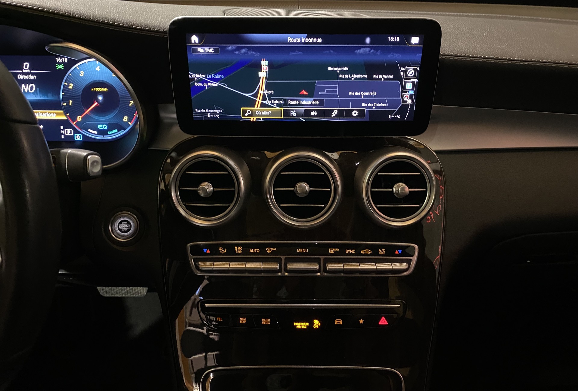 MERCEDES-BENZ GLC 200 Off-Road AMG Line 4Matic 9G-Tronic-image-24