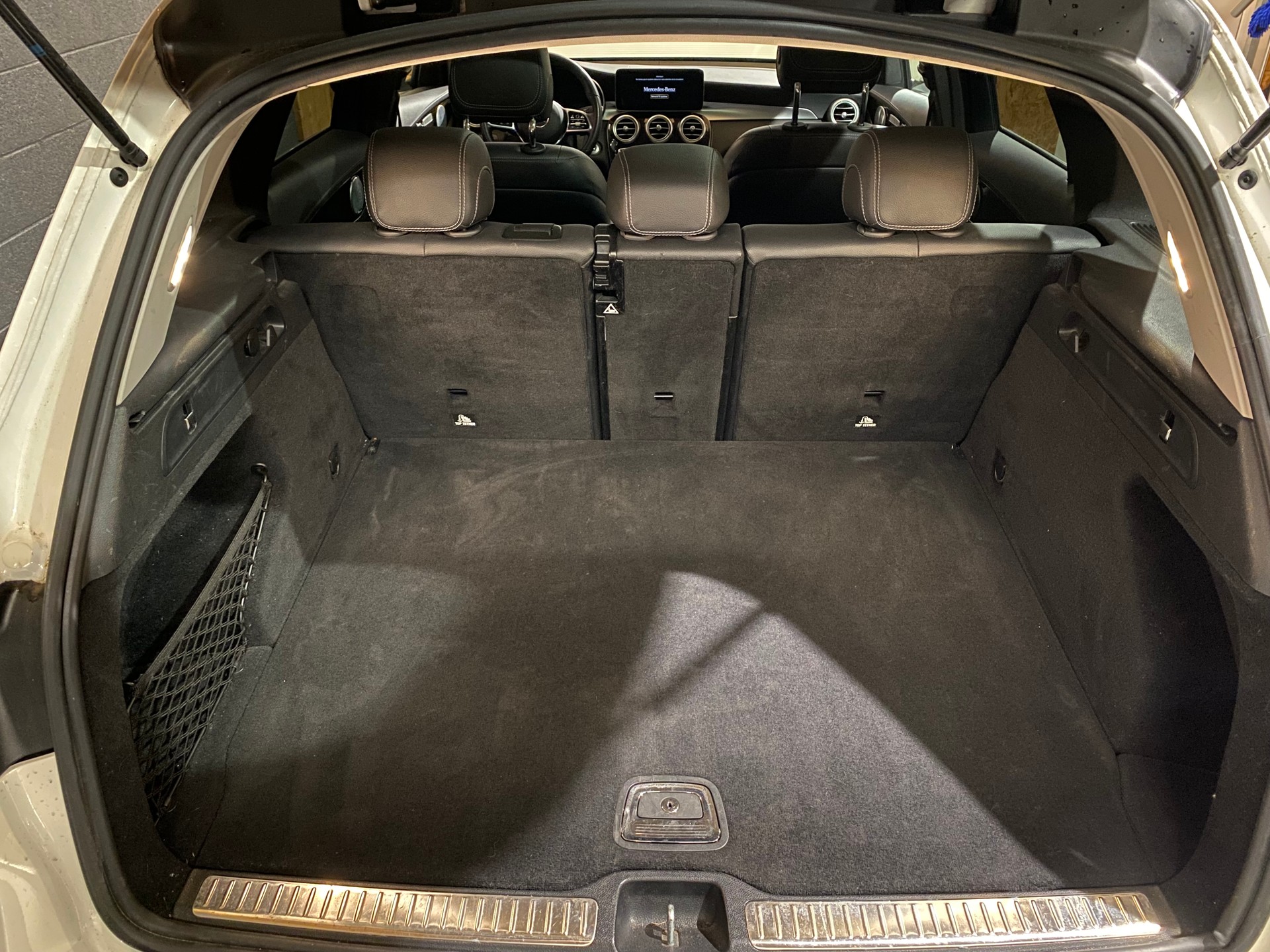 MERCEDES-BENZ GLC 200 Off-Road AMG Line 4Matic 9G-Tronic-image-15