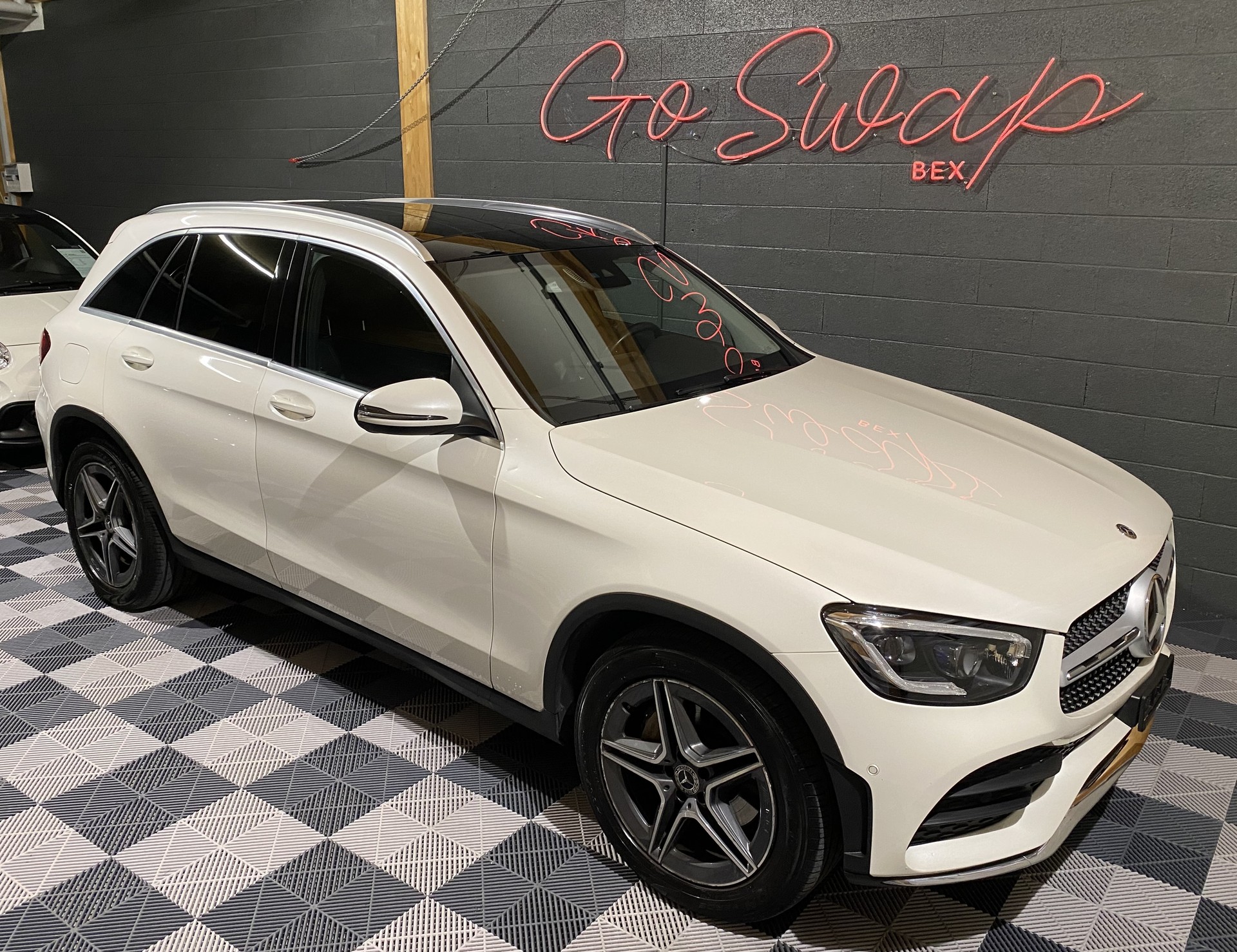 MERCEDES-BENZ GLC 200 Off-Road AMG Line 4Matic 9G-Tronic-image-1