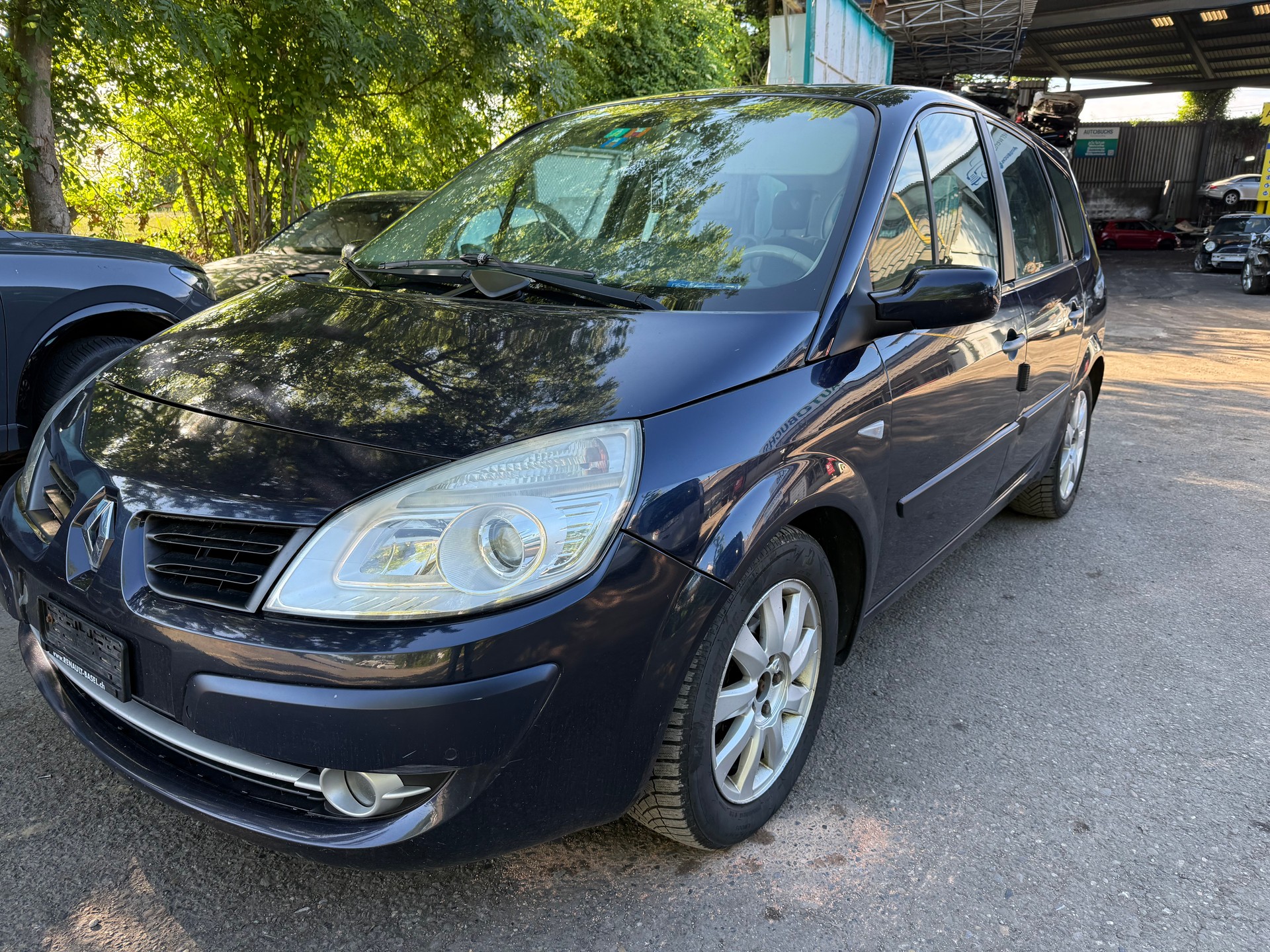 RENAULT Grand Scénic 2.0 dCi Dynamique Automatic-image-2