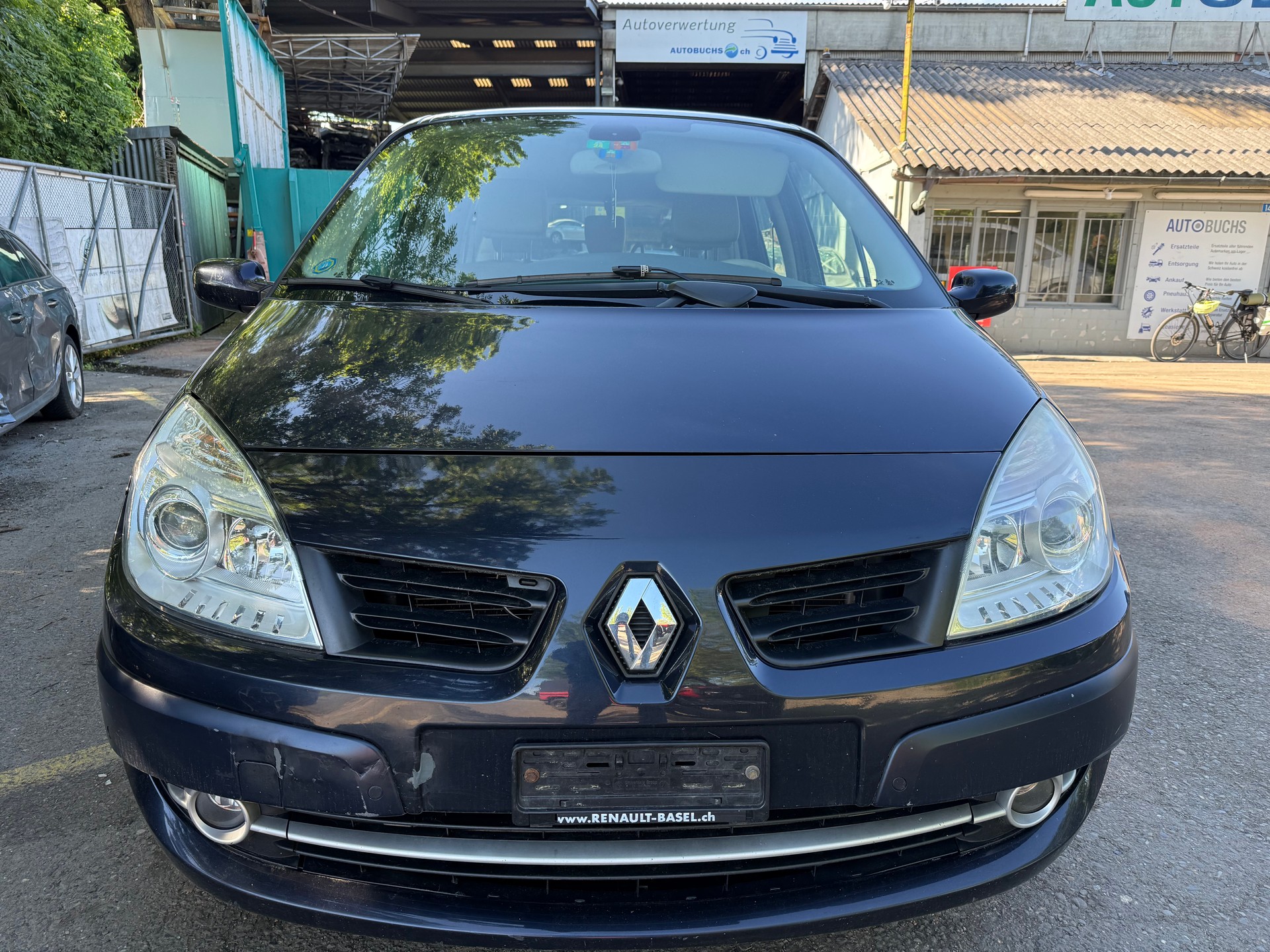 RENAULT Grand Scénic 2.0 dCi Dynamique Automatic-image-1