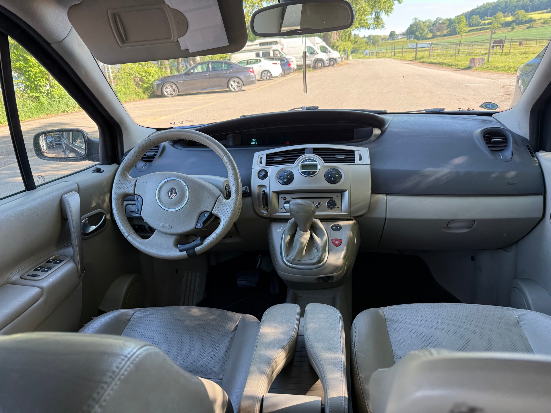 RENAULT Grand Scénic 2.0 dCi Dynamique Automatic-image-10