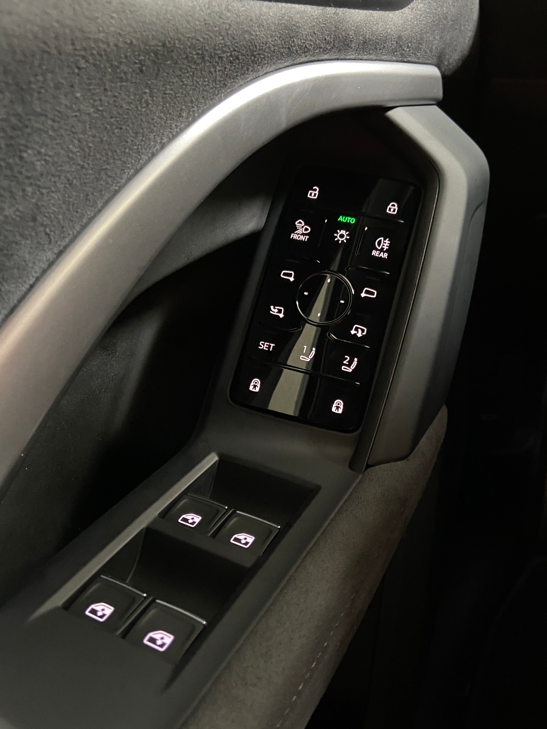 AUDI Q5 TDI quattro S-tronic S-Line-image-21