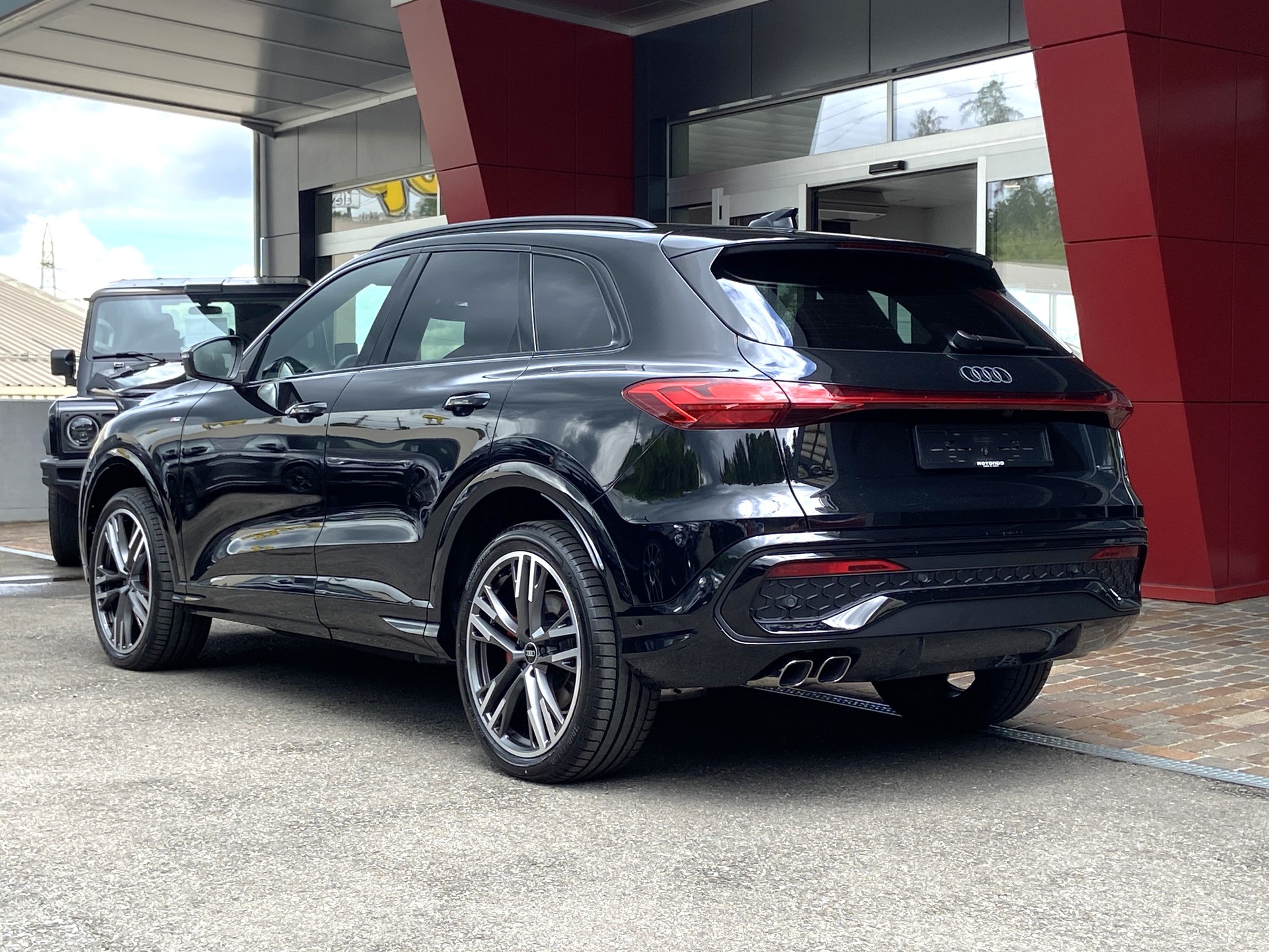 AUDI Q5 TDI quattro S-tronic S-Line-image-25