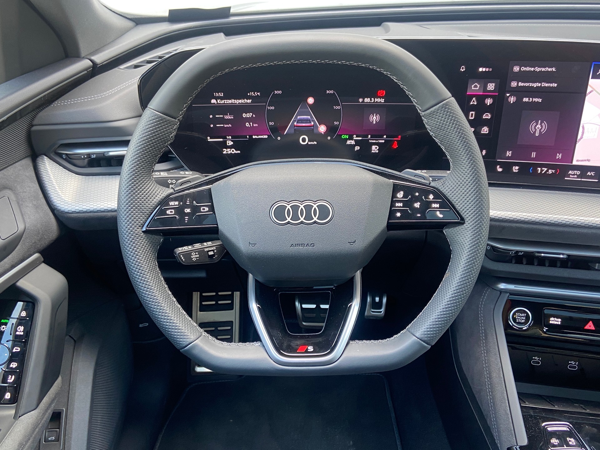 AUDI Q5 TDI quattro S-tronic S-Line-image-11