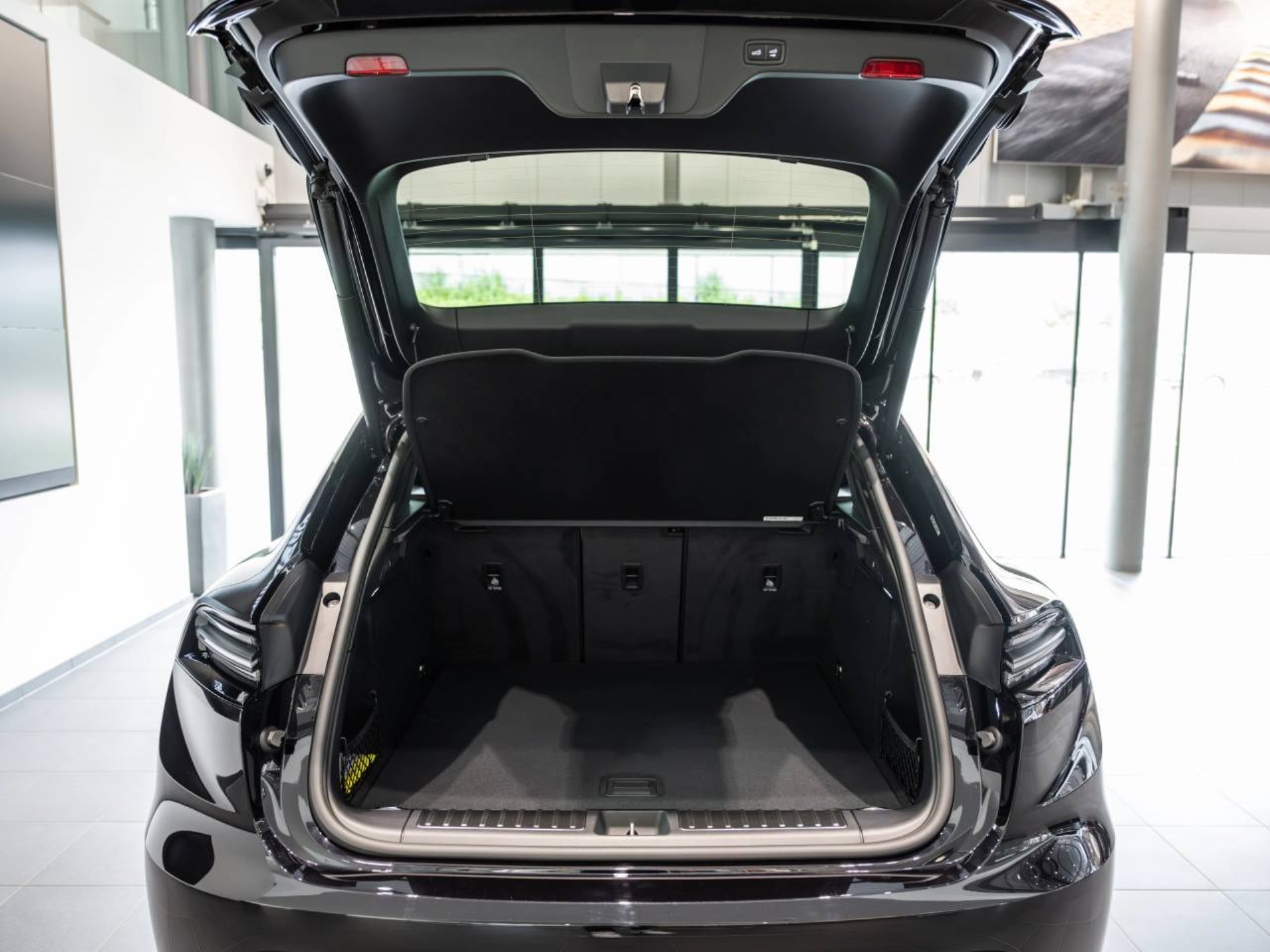 PORSCHE Macan 4-image-6