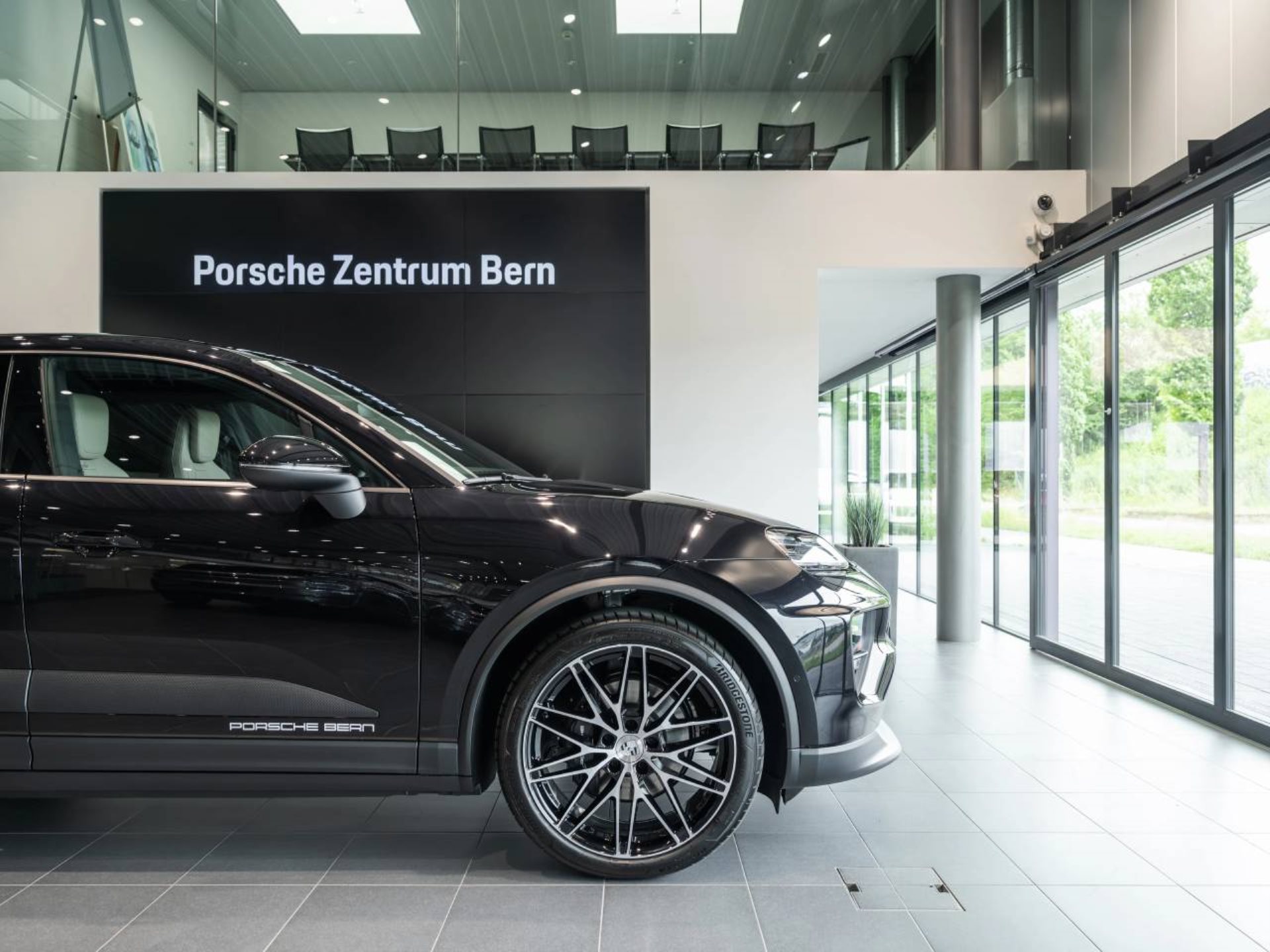 PORSCHE Macan 4-image-12