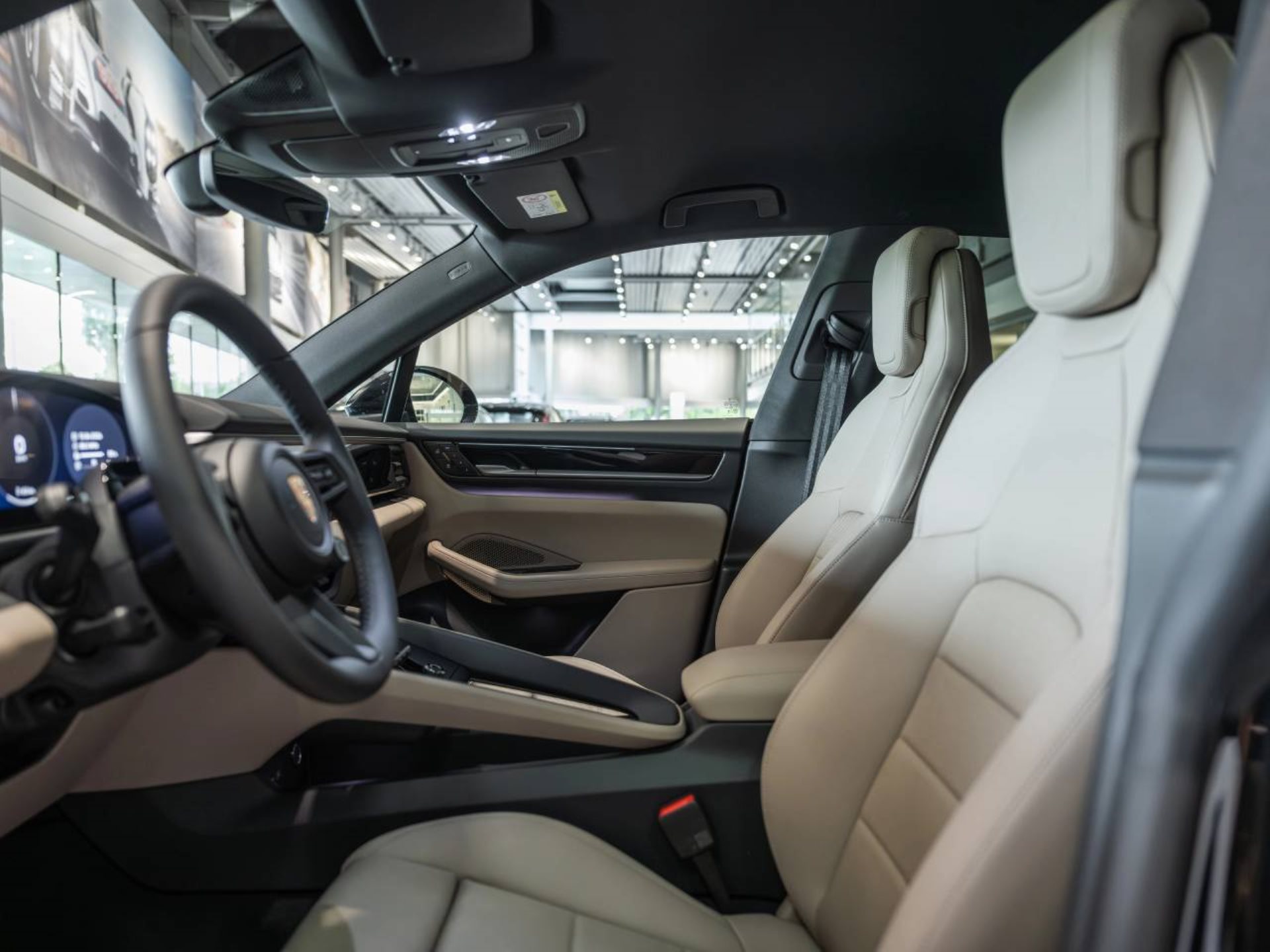 PORSCHE Macan 4-image-3