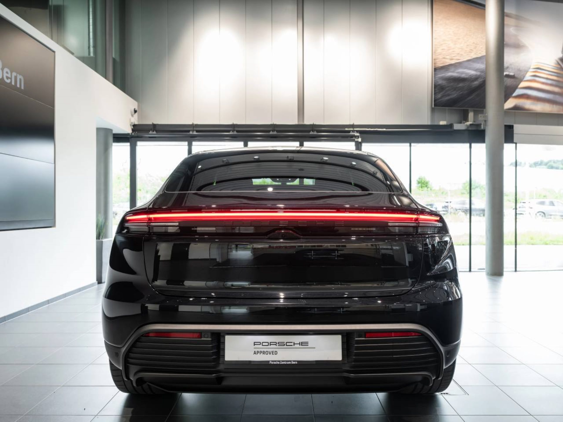 PORSCHE Macan 4-image-5
