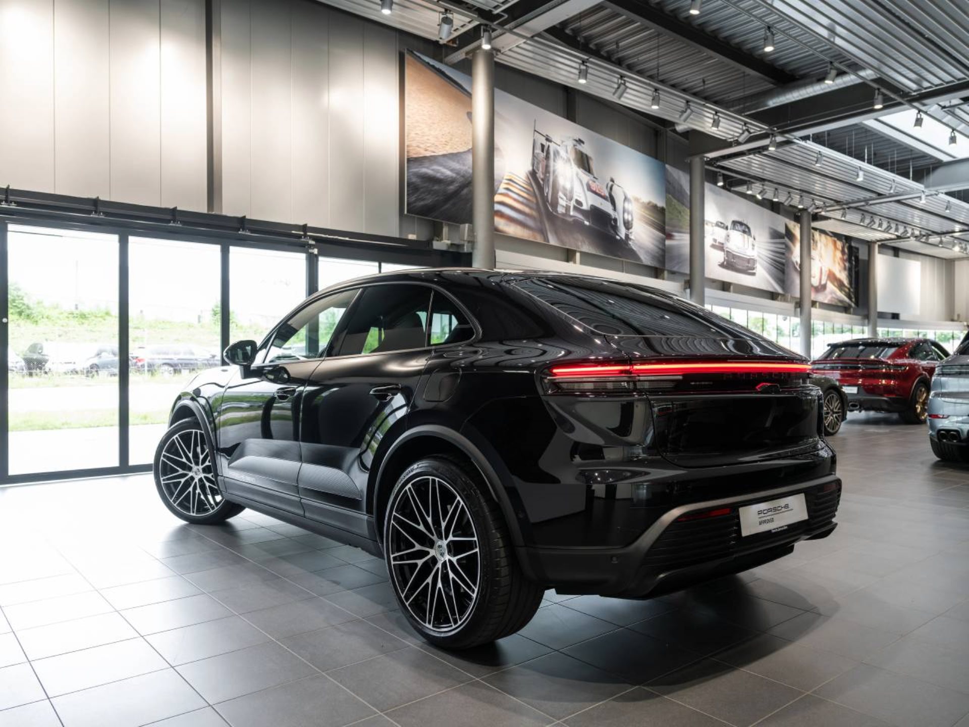 PORSCHE Macan 4-image-7