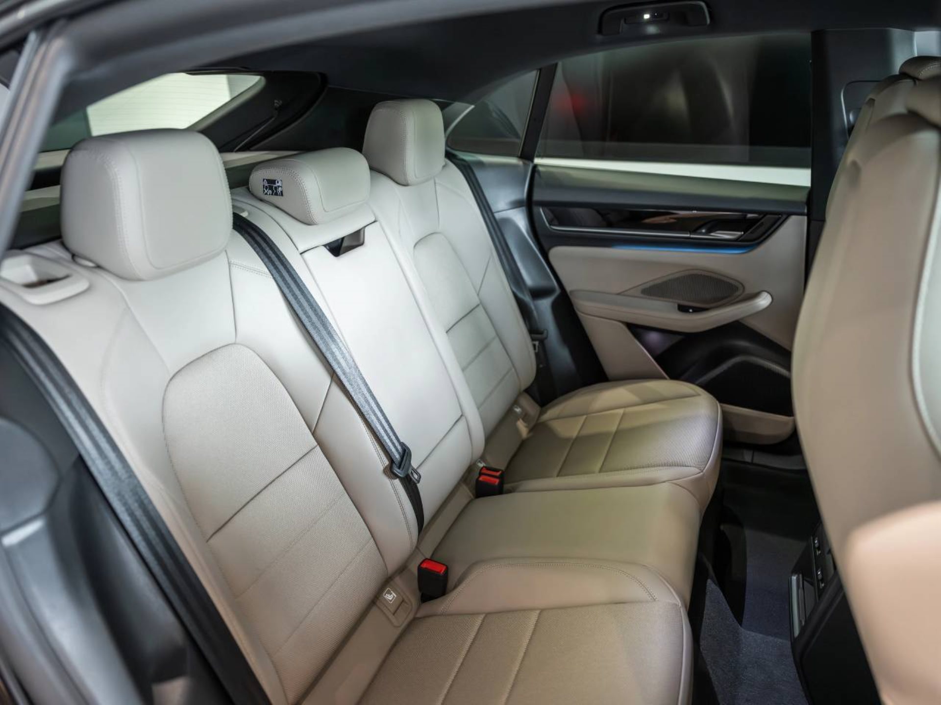 PORSCHE Macan 4-image-19