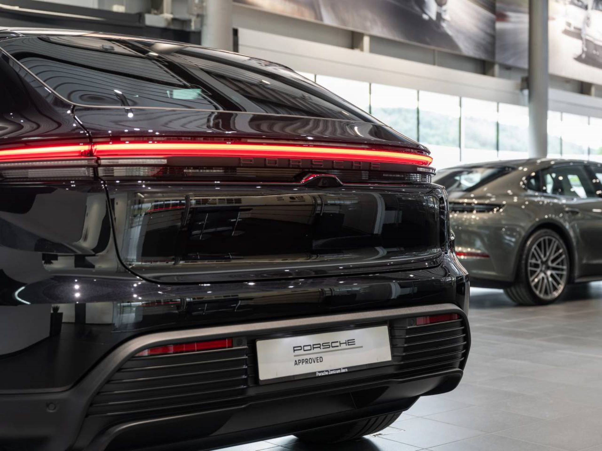 PORSCHE Macan 4-image-27