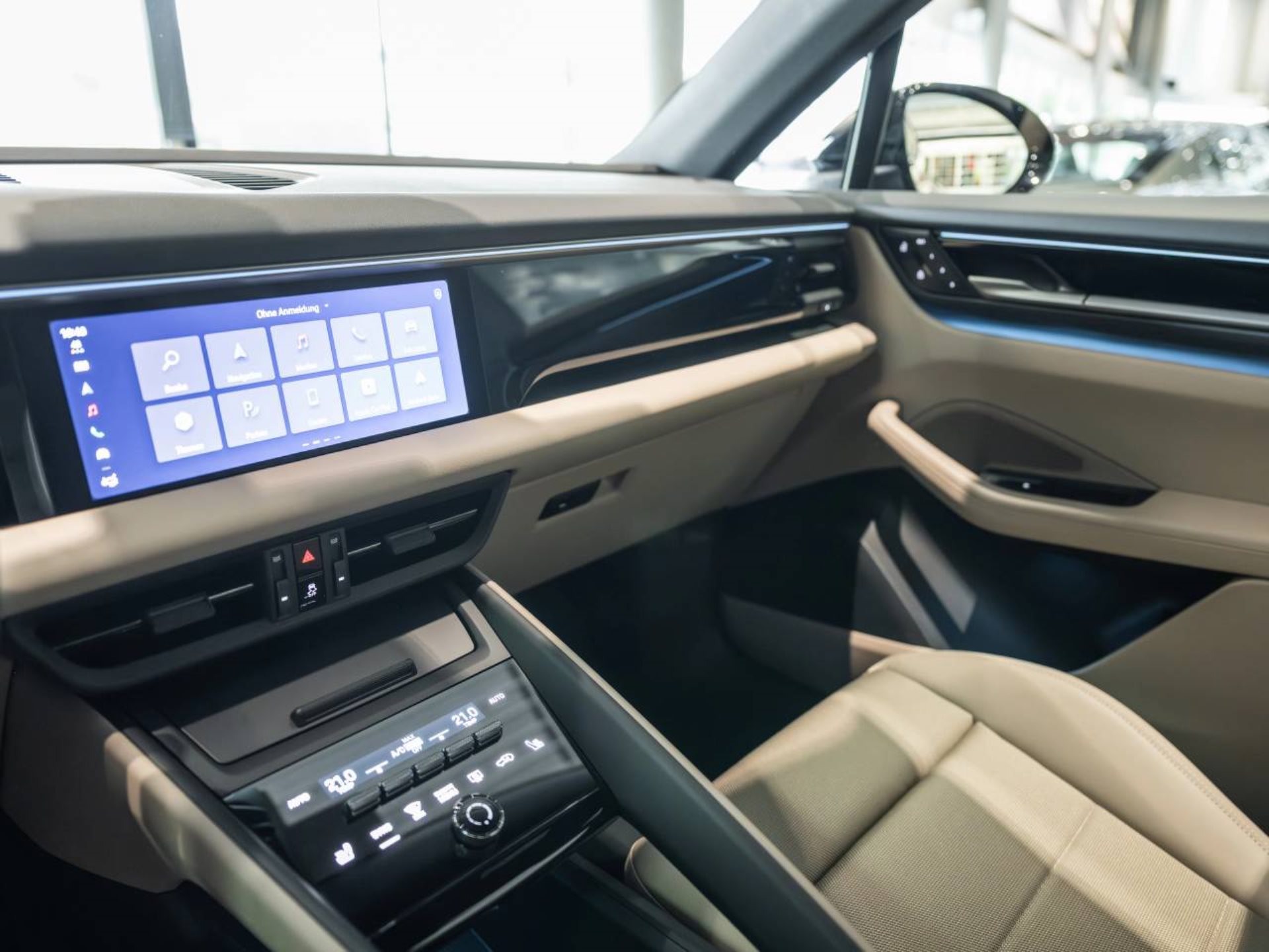 PORSCHE Macan 4-image-17