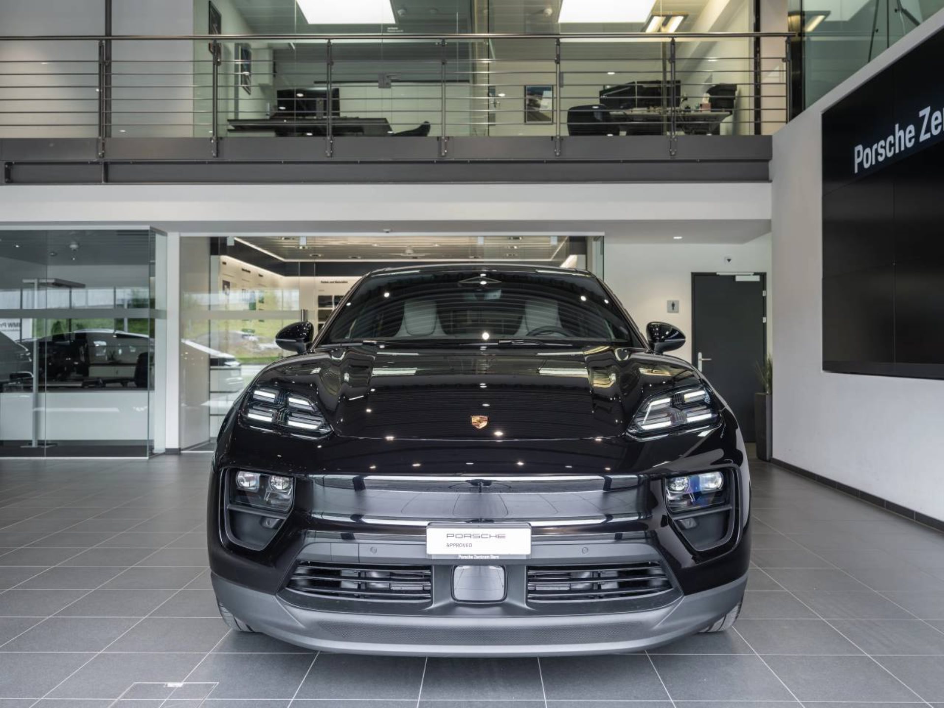 PORSCHE Macan 4-image-9