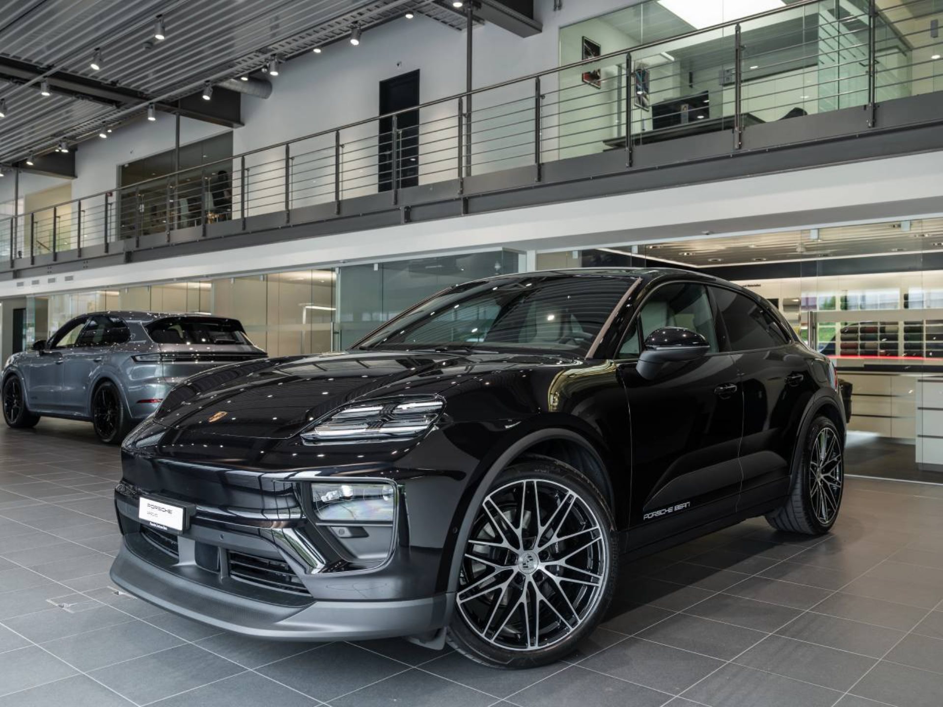 PORSCHE Macan 4-image-8