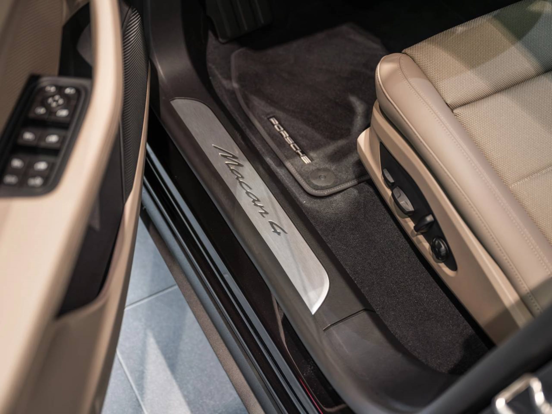 PORSCHE Macan 4-image-21
