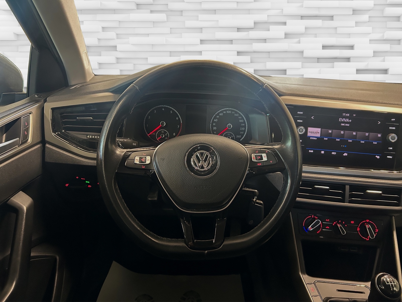 VW Polo 1.0 TSI BMT Comfortline-image-8