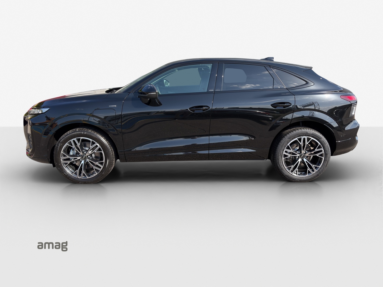 AUDI Q3 Sportback e-hybrid 200 kW S tronig-image-1