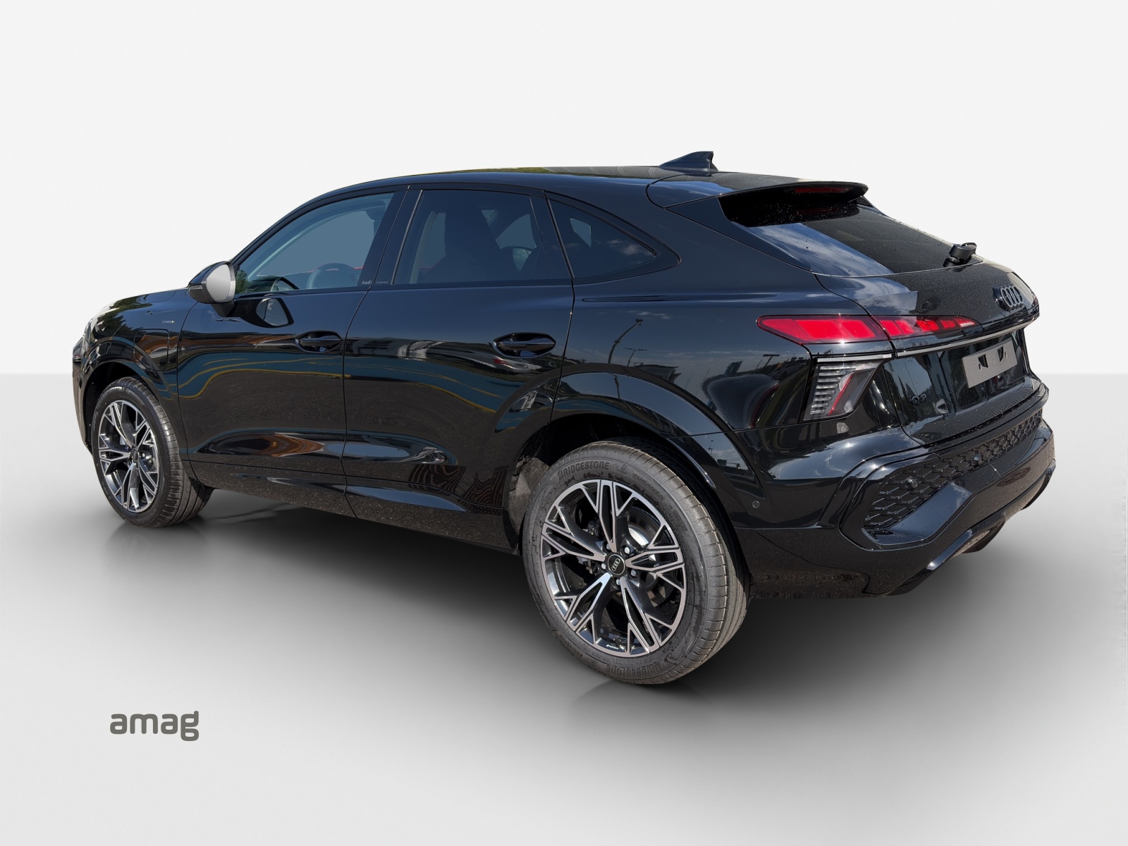 AUDI Q3 Sportback e-hybrid 200 kW S tronig-image-2