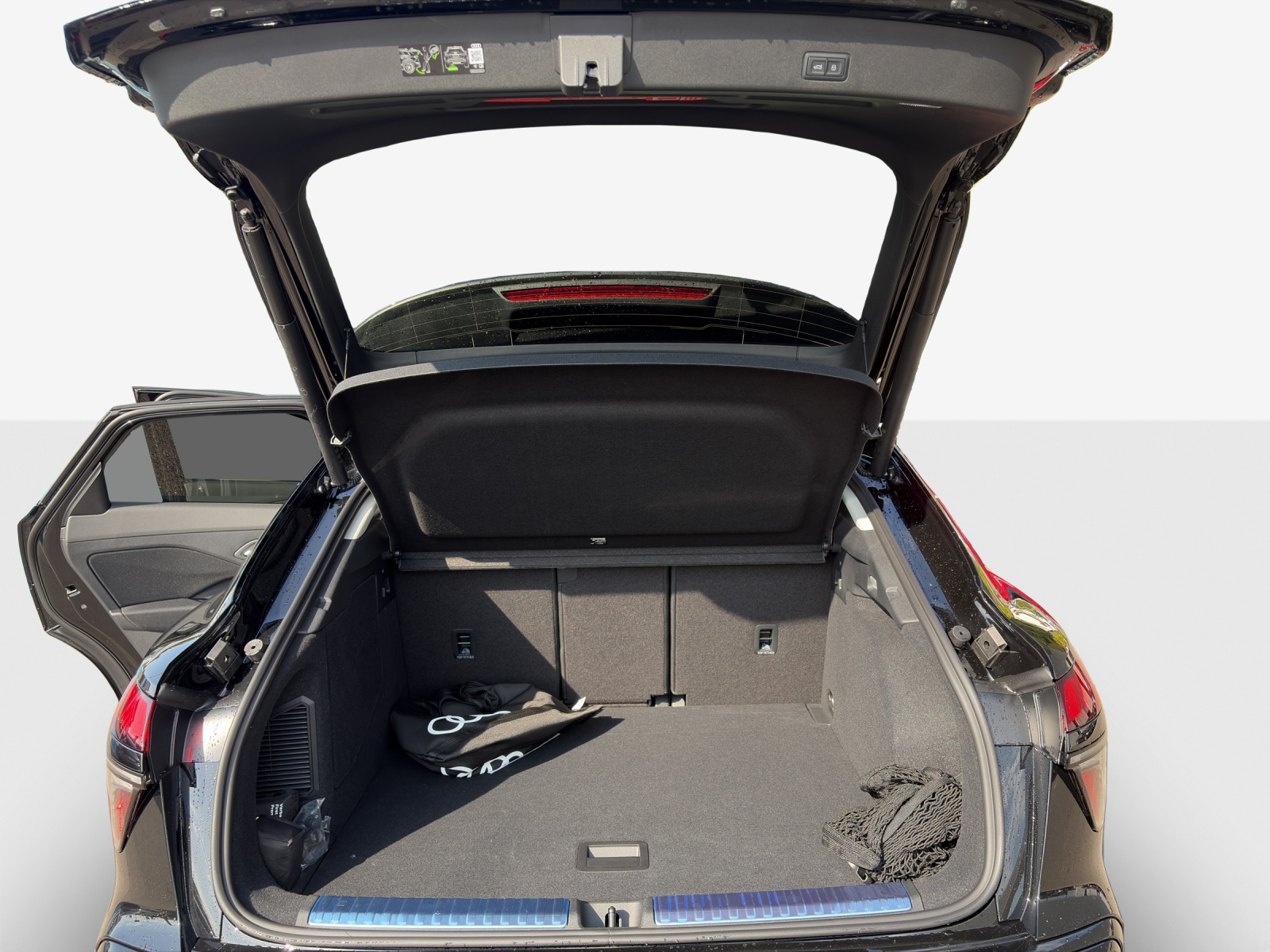 AUDI Q3 Sportback e-hybrid 200 kW S tronig-image-12