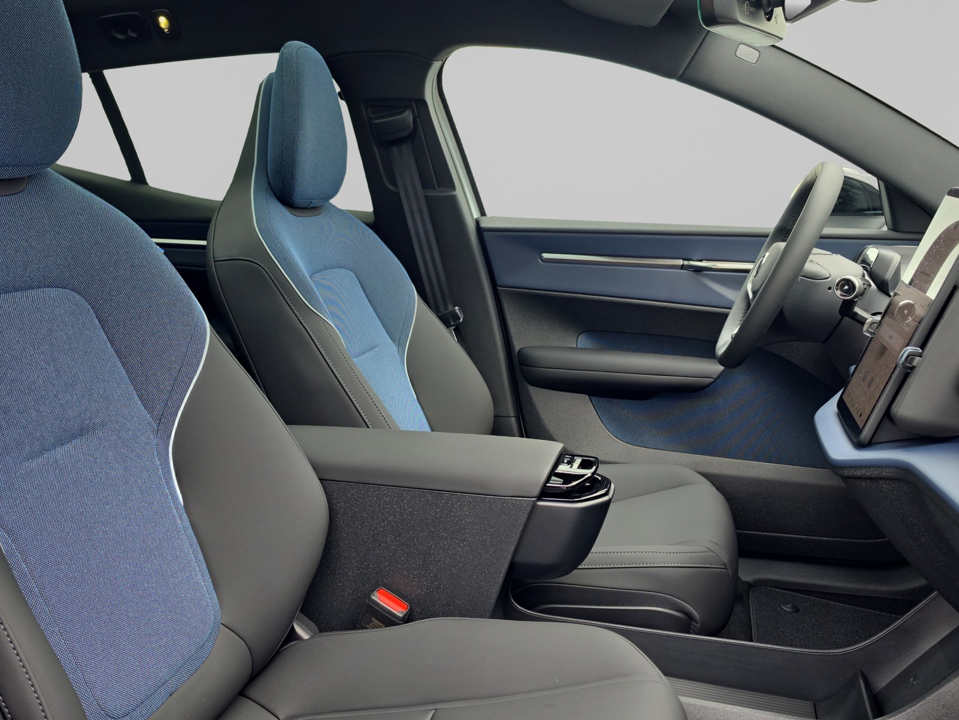 VOLVO EX30 E60 Twin Ultra Performance AWD-image-14