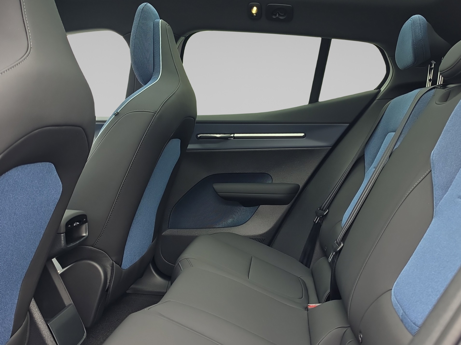 VOLVO EX30 E60 Twin Ultra Performance AWD-image-12