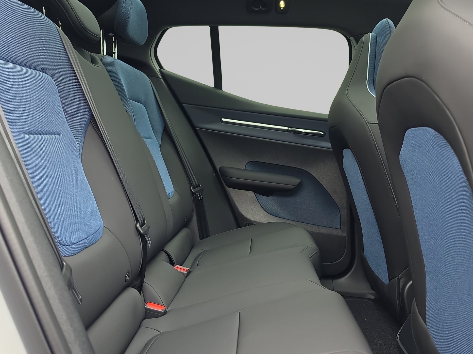 VOLVO EX30 E60 Twin Ultra Performance AWD-image-13