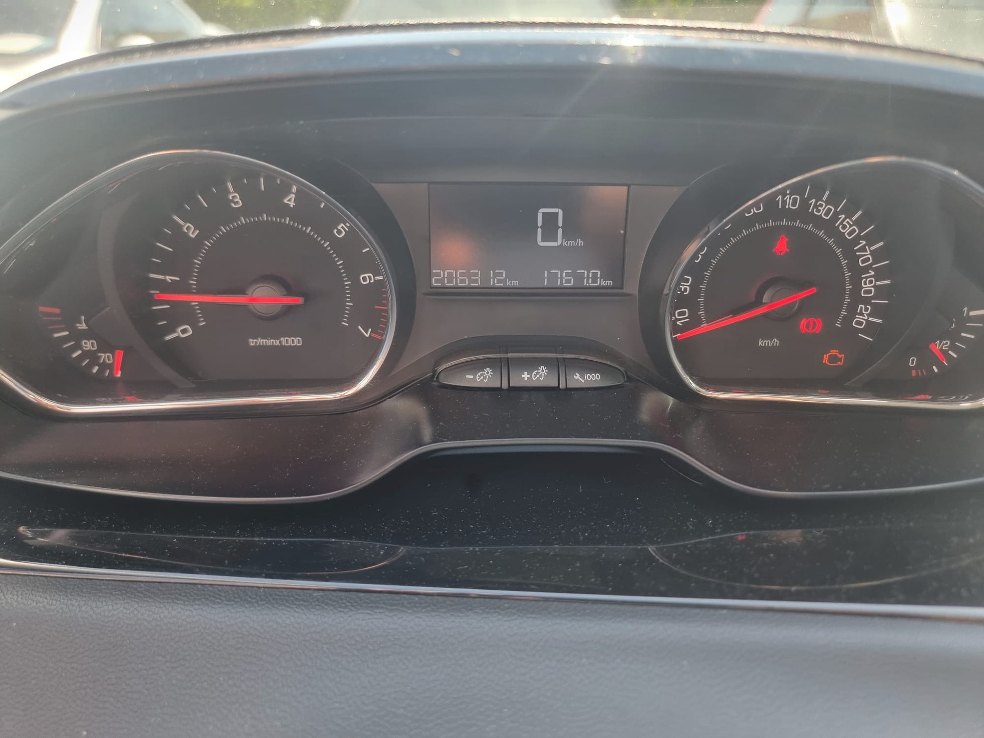 PEUGEOT 208 1.4 VTI Active-image-11