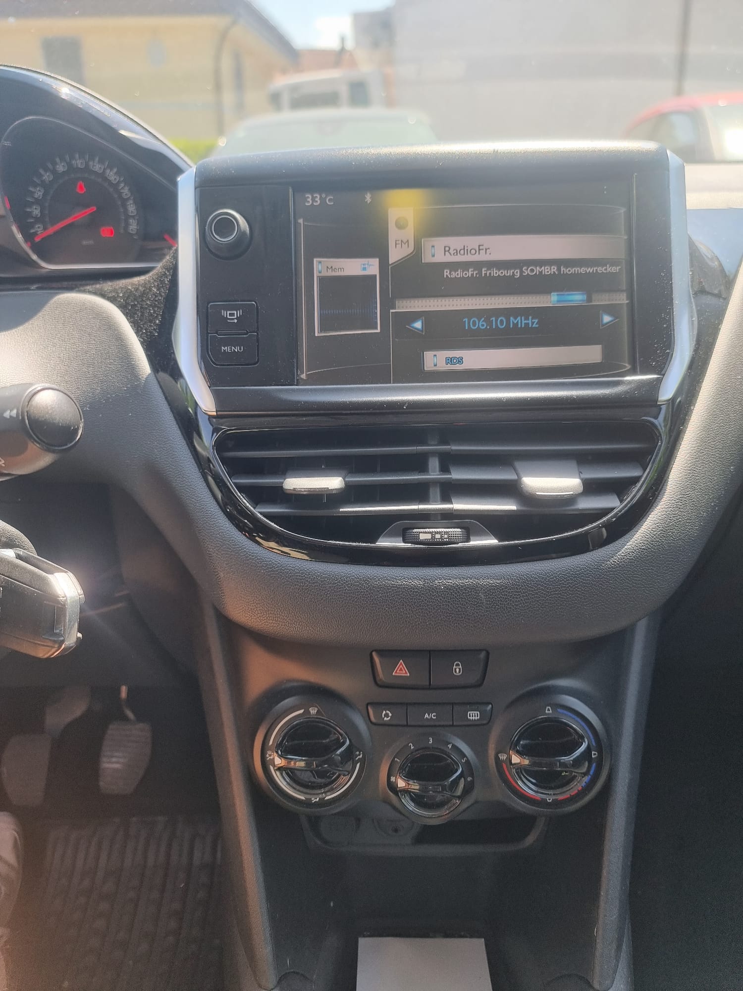 PEUGEOT 208 1.4 VTI Active-image-13